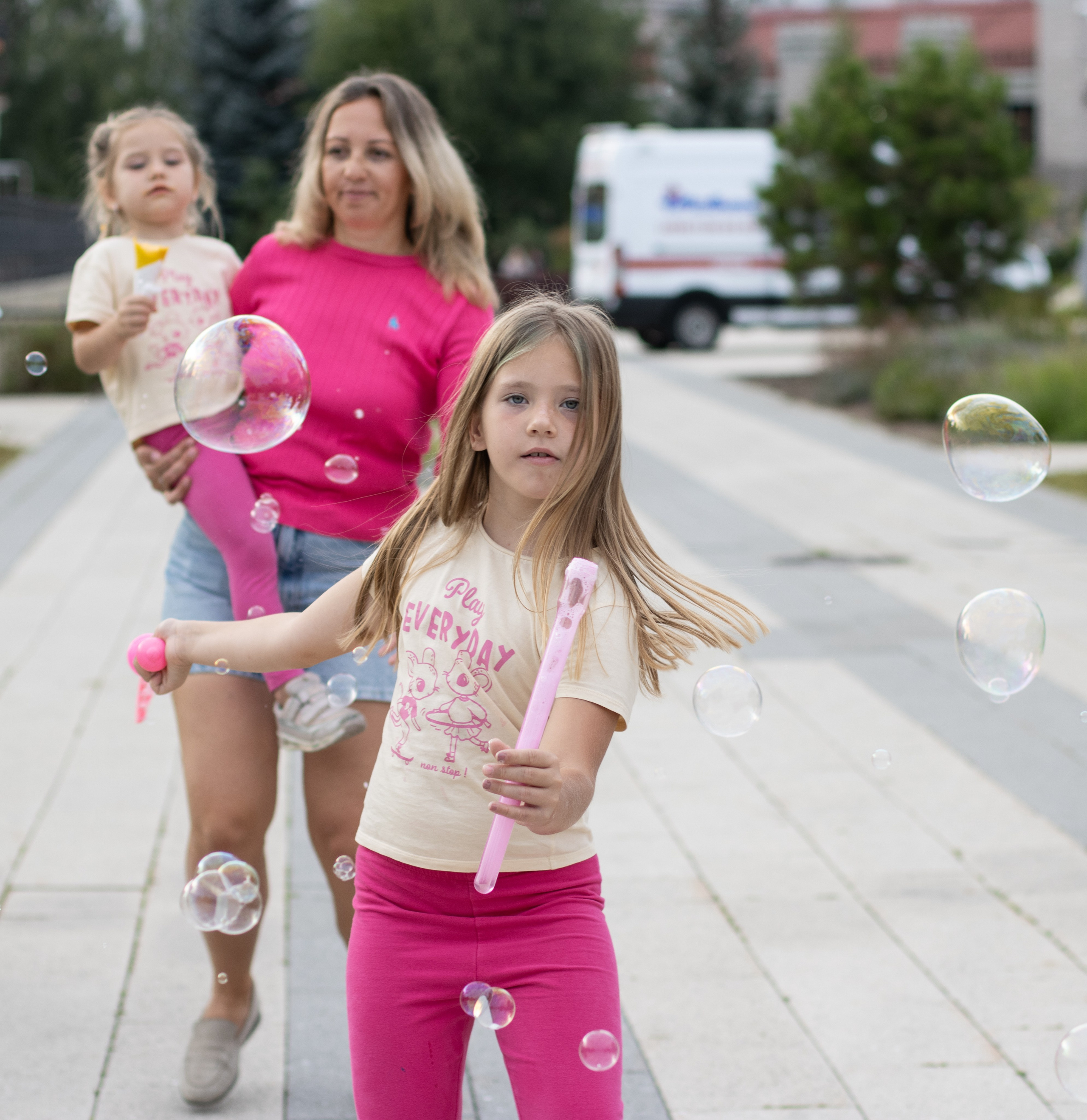 Две сестрички в парке. Главная