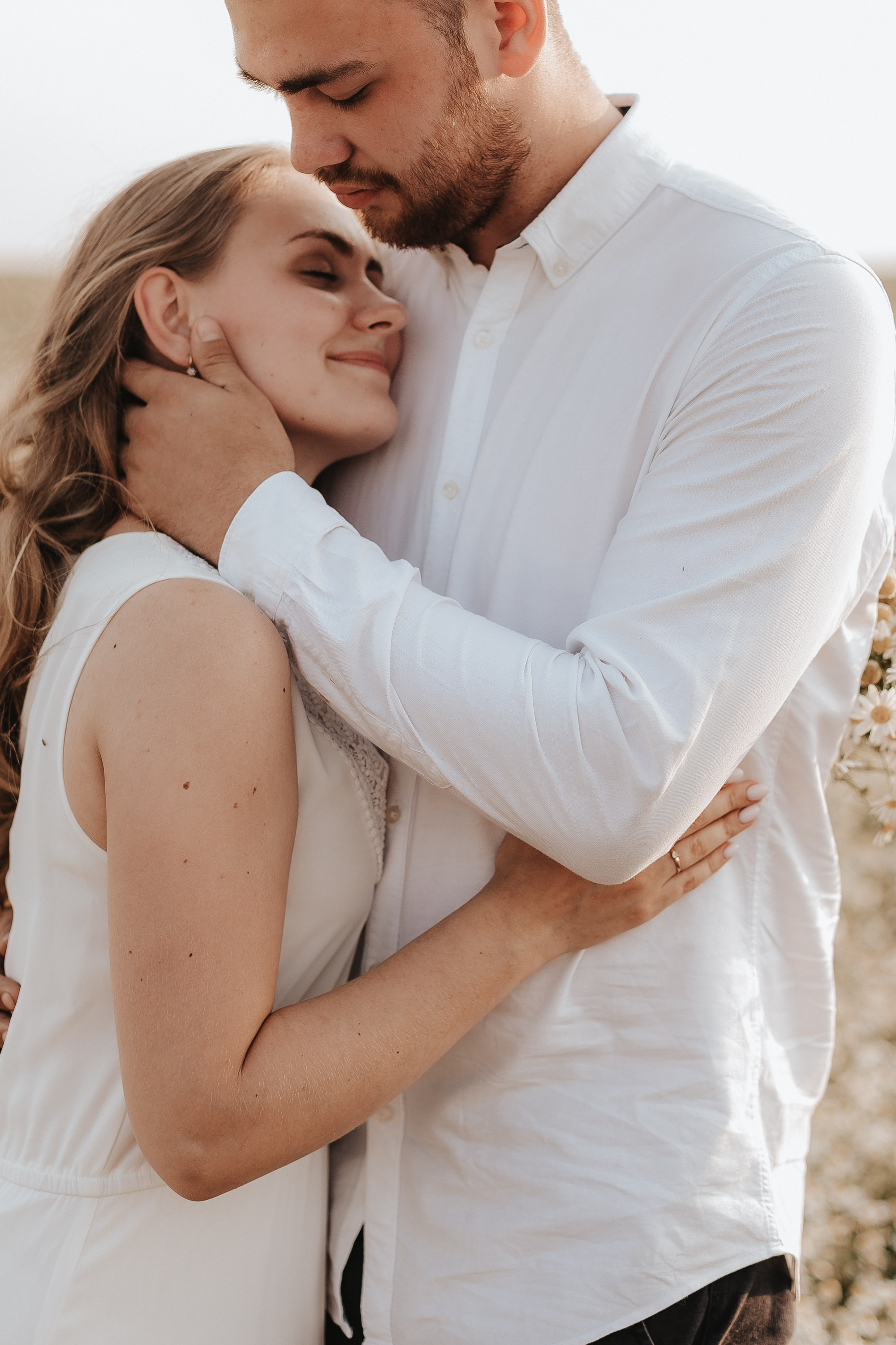 Love Story ребят в ромашковом поле. Свадебный фотограф Пермь