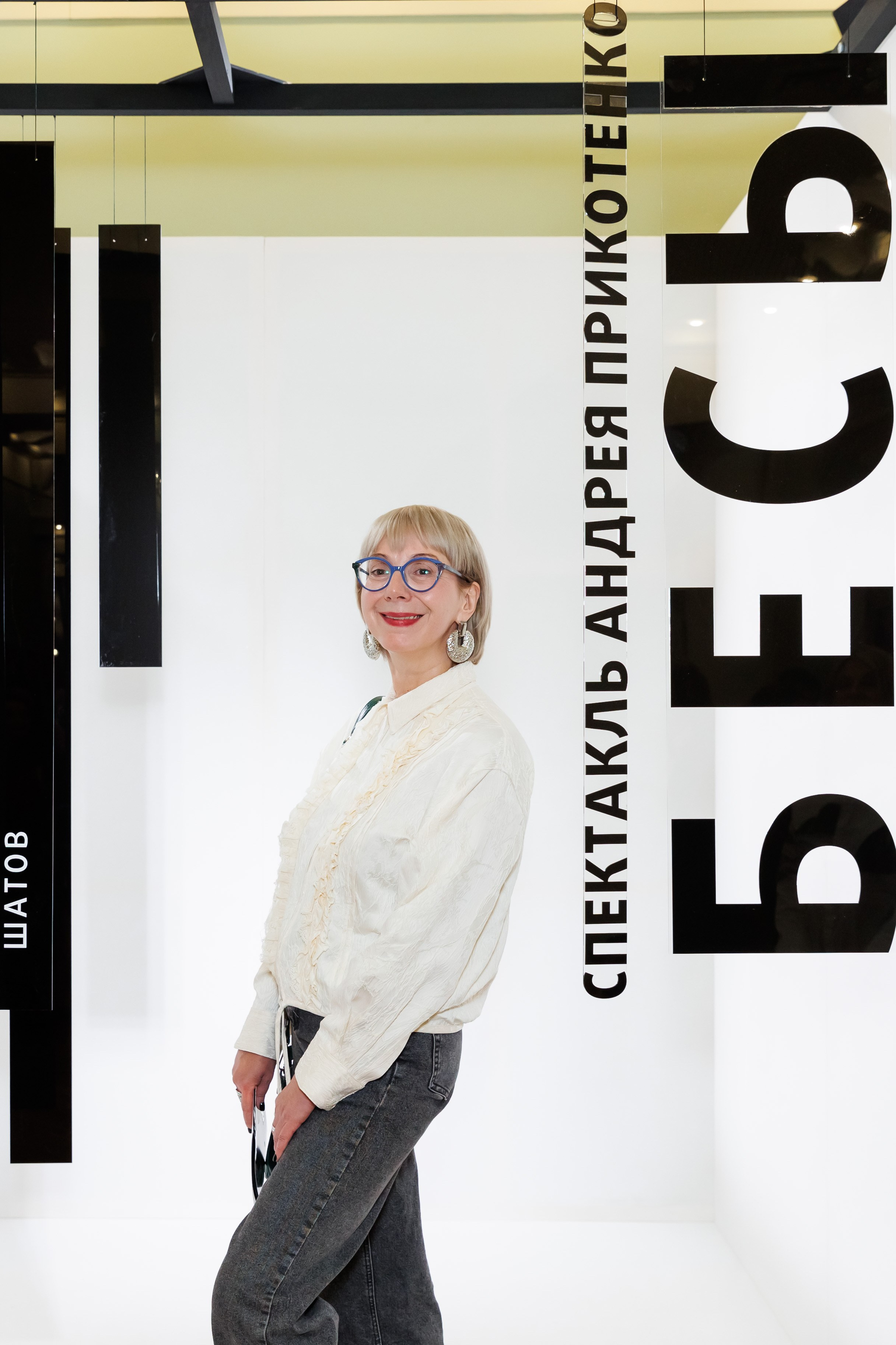 Красный факел — фотозона перед премьерой спектакля. Фотограф Новосибирск — Наталья Гресь