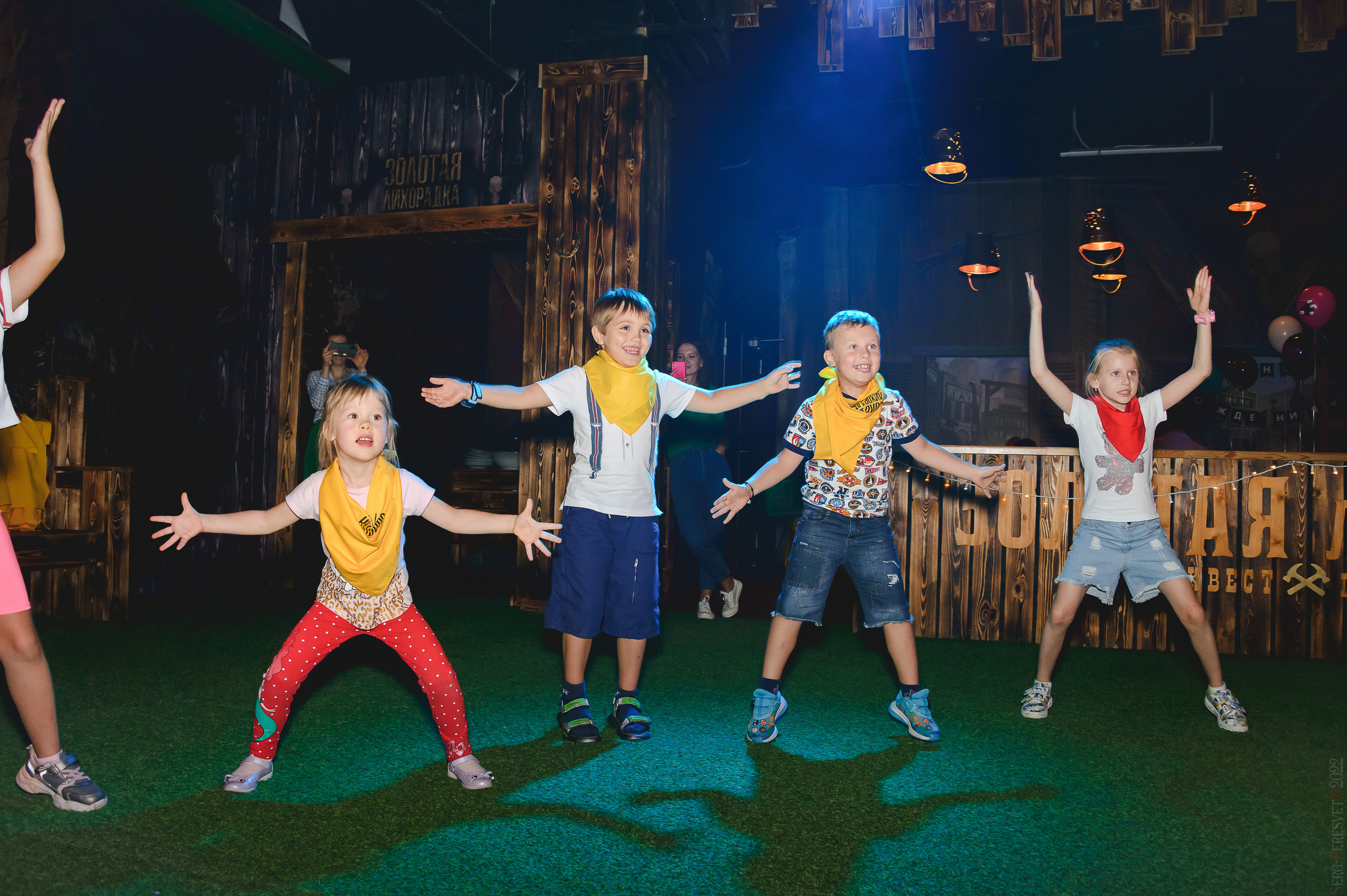 ТикТок вечеринка в Москве, детский фотограф Сергей Пересвет. Ваш фотограф на праздник в Москве, Раменском, Жуковском, Люберцах