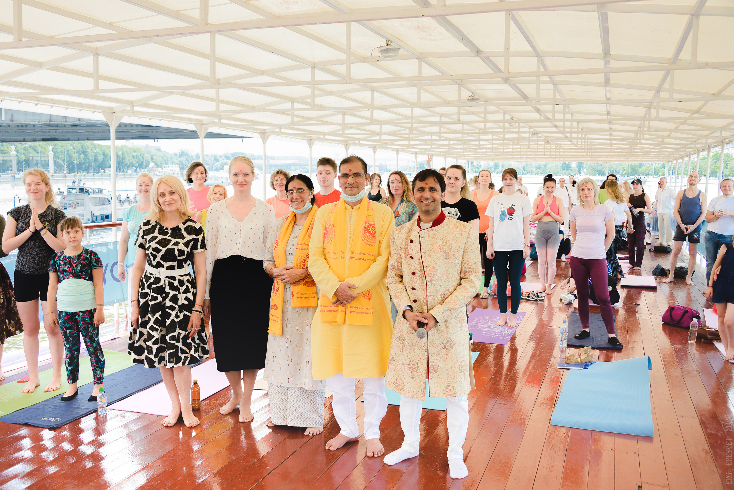 Международный день йоги на Москве-реке. ABS yoga. Ваш фотограф на праздник в Москве, Раменском, Жуковском, Люберцах