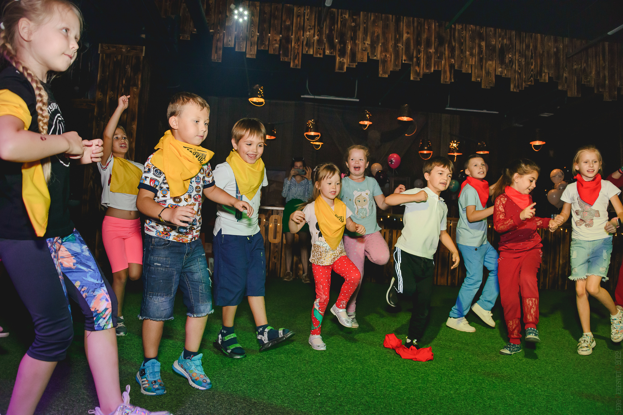 ТикТок вечеринка в Москве, детский фотограф Сергей Пересвет. Ваш фотограф на праздник в Москве, Раменском, Жуковском, Люберцах