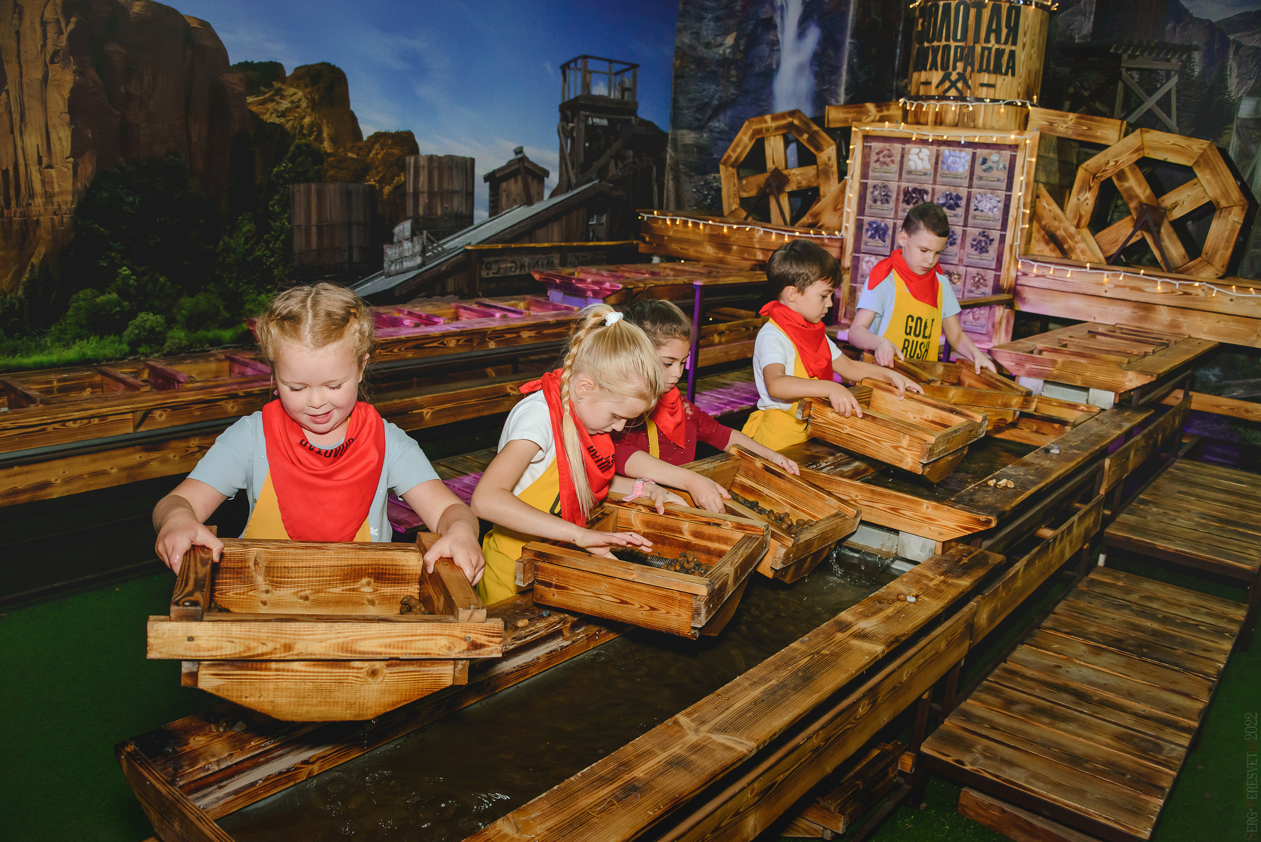 «Золотая лихорадка», квест-комната, Одинцово, фотограф Сергей Пересвет. Ваш фотограф на праздник в Москве, Раменском, Жуковском, Люберцах