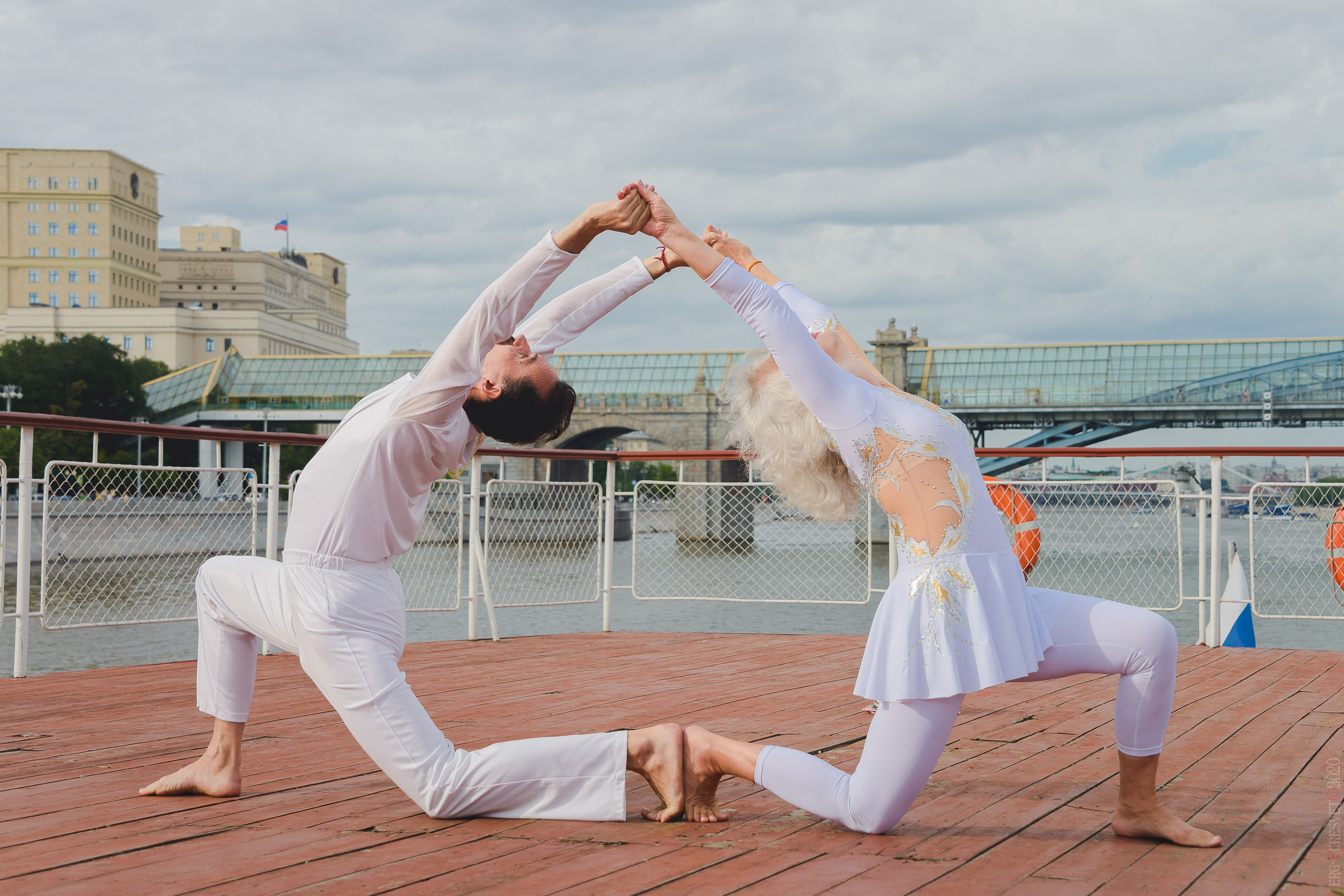 Международный день йоги на Москве-реке. ABS yoga. Ваш фотограф на праздник в Москве, Раменском, Жуковском, Люберцах
