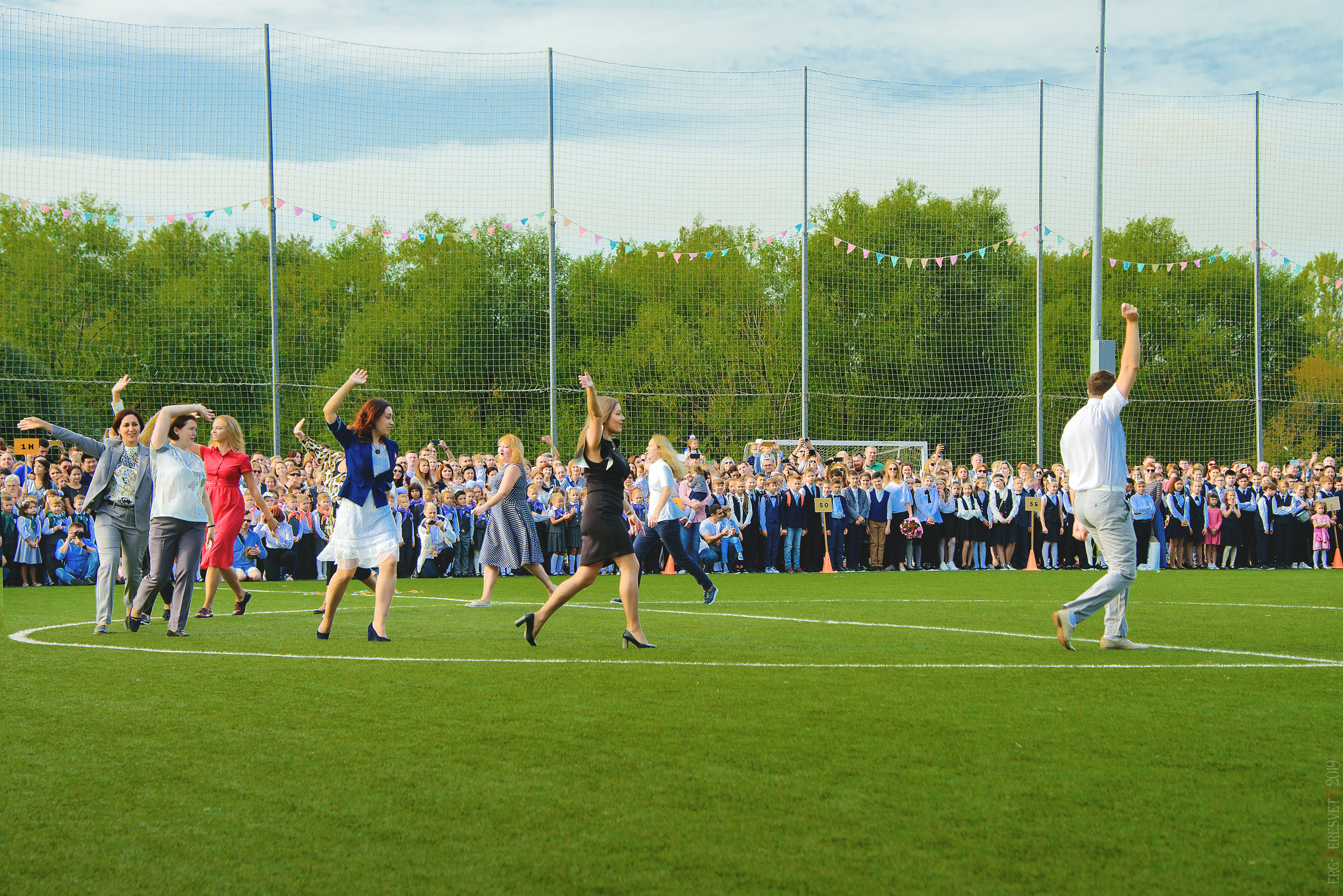 Фотосъемка на 1 сентября в школу, детский сад, фотограф Пересвет. Ваш фотограф на праздник в Москве, Раменском, Жуковском, Люберцах
