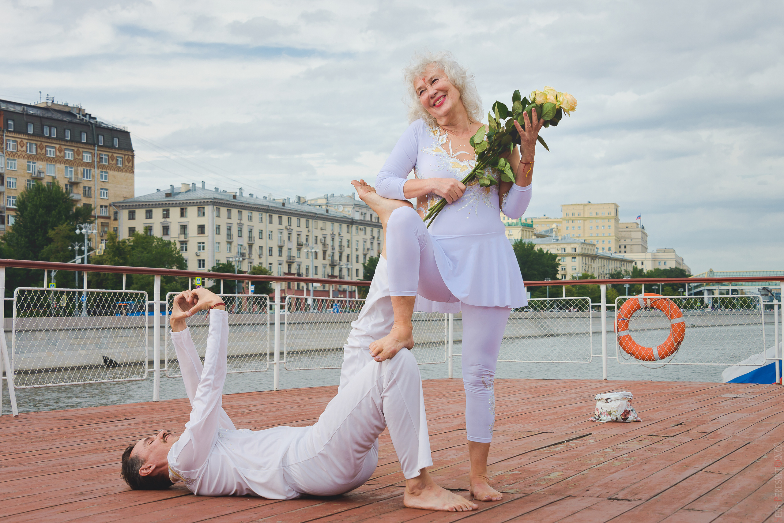 Международный день йоги на Москве-реке. ABS yoga. Ваш фотограф на праздник в Москве, Раменском, Жуковском, Люберцах