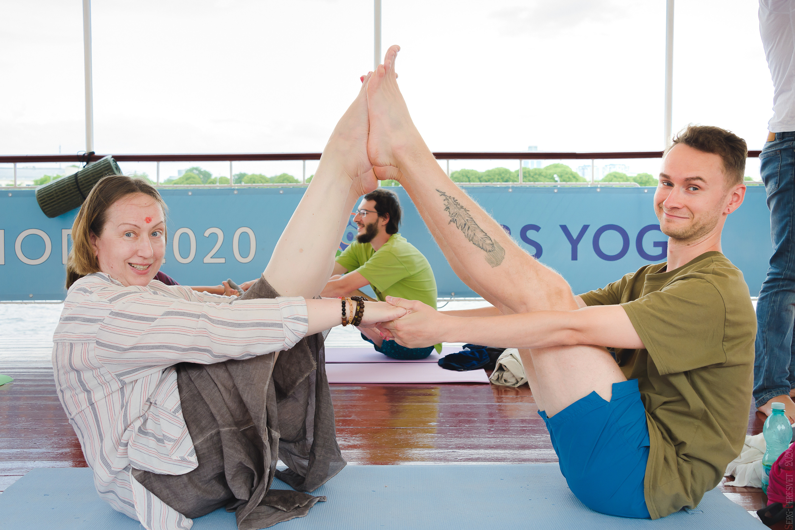 Международный день йоги на Москве-реке. ABS yoga. Ваш фотограф на праздник в Москве, Раменском, Жуковском, Люберцах
