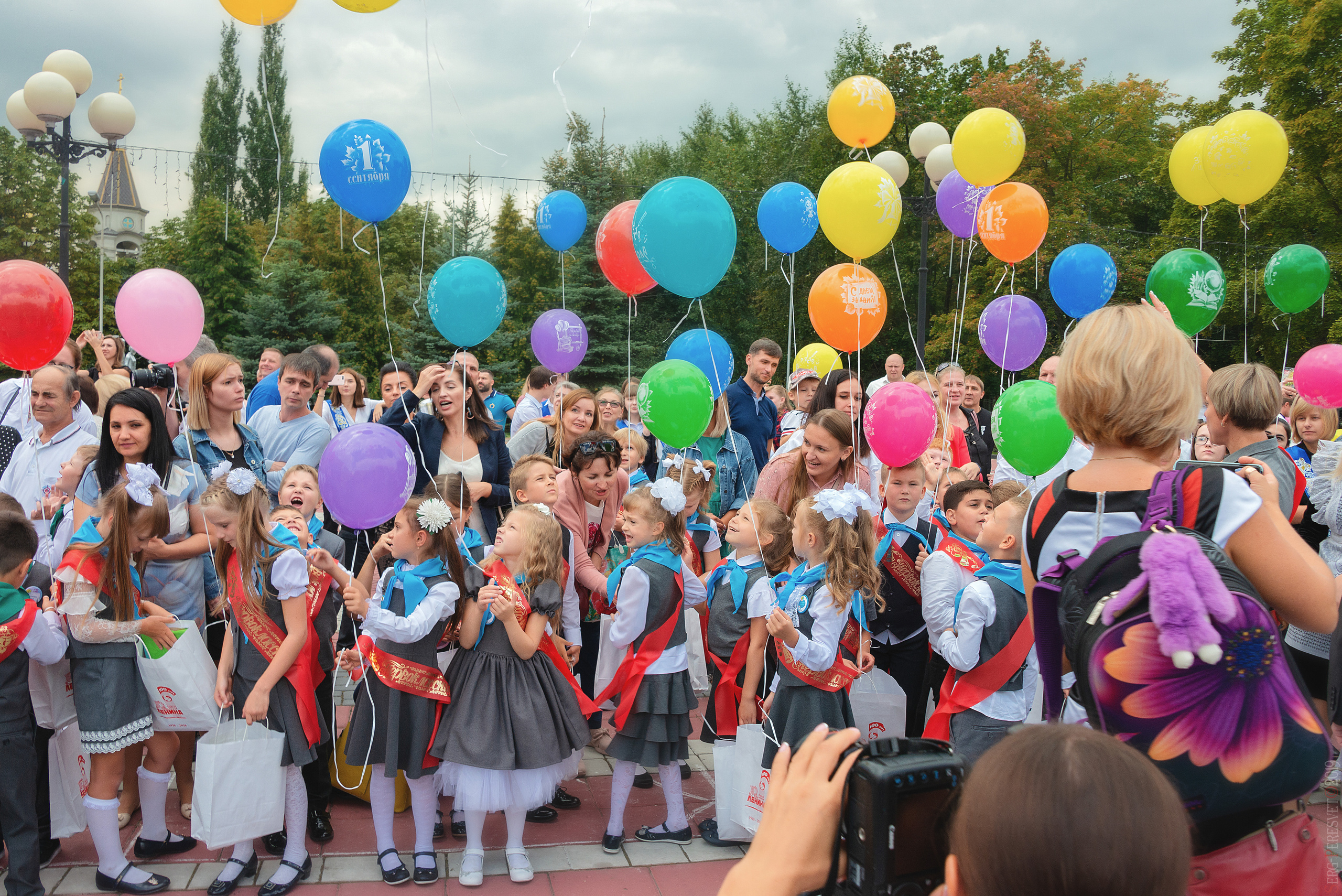 Фотосъемка на 1 сентября в школу, детский сад, фотограф Пересвет. Ваш фотограф на праздник в Москве, Раменском, Жуковском, Люберцах
