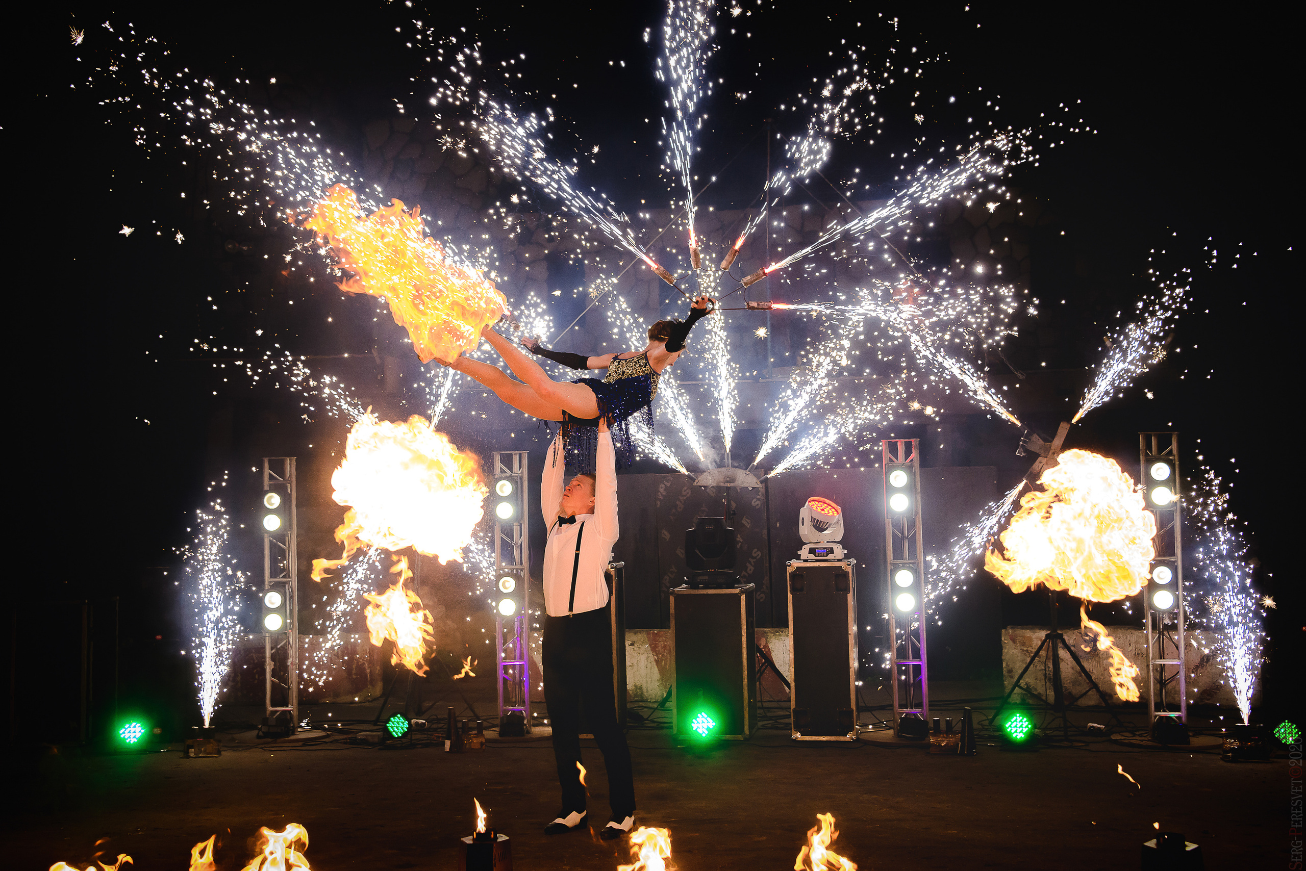 Фаер шоу. Ваш фотограф на праздник в Москве, Раменском, Жуковском, Люберцах