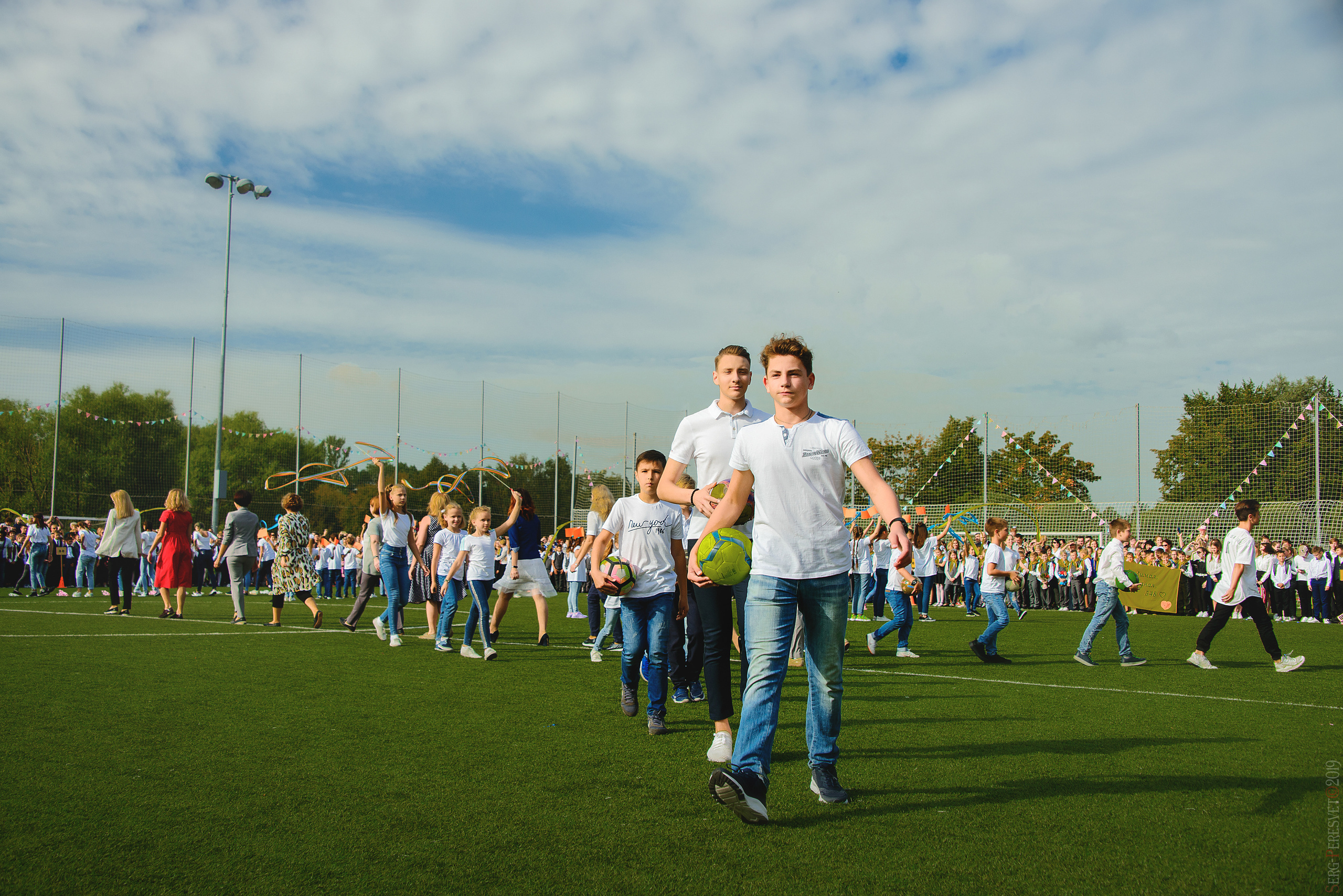 Фотосъемка на 1 сентября в школу, детский сад, фотограф Пересвет. Ваш фотограф на праздник в Москве, Раменском, Жуковском, Люберцах