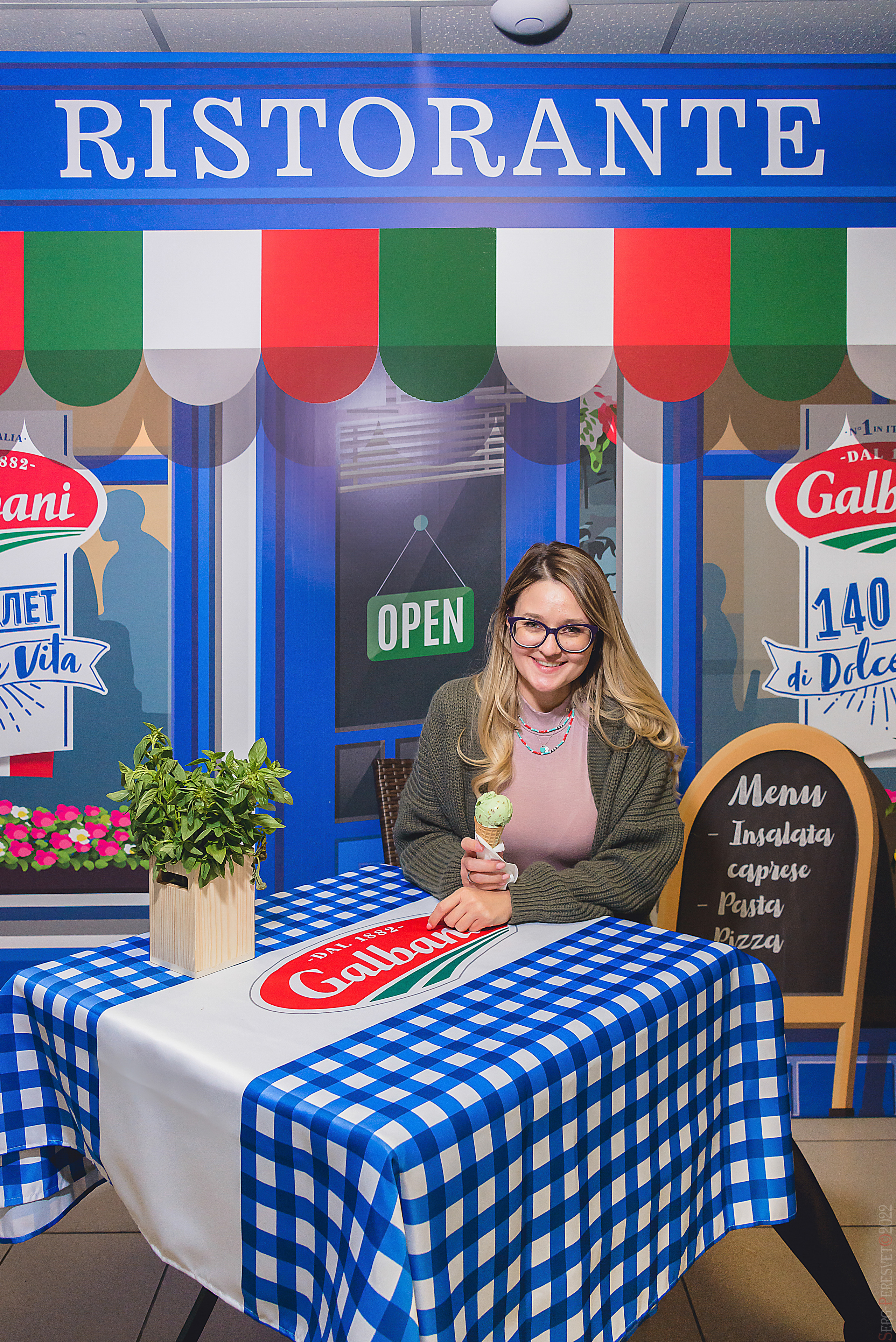 Пресс волл. Ваш фотограф на праздник в Москве, Раменском, Жуковском, Люберцах