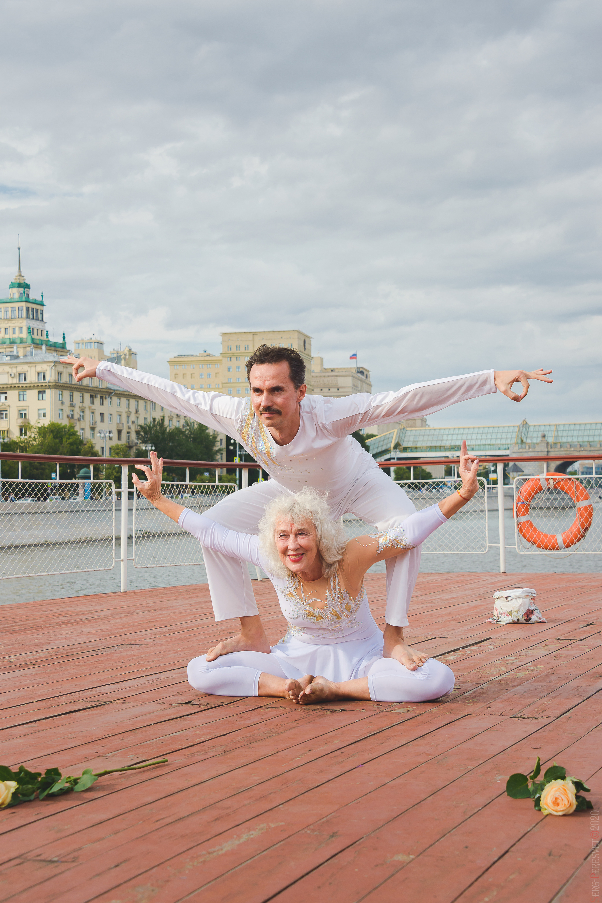 Международный день йоги на Москве-реке. ABS yoga. Ваш фотограф на праздник в Москве, Раменском, Жуковском, Люберцах