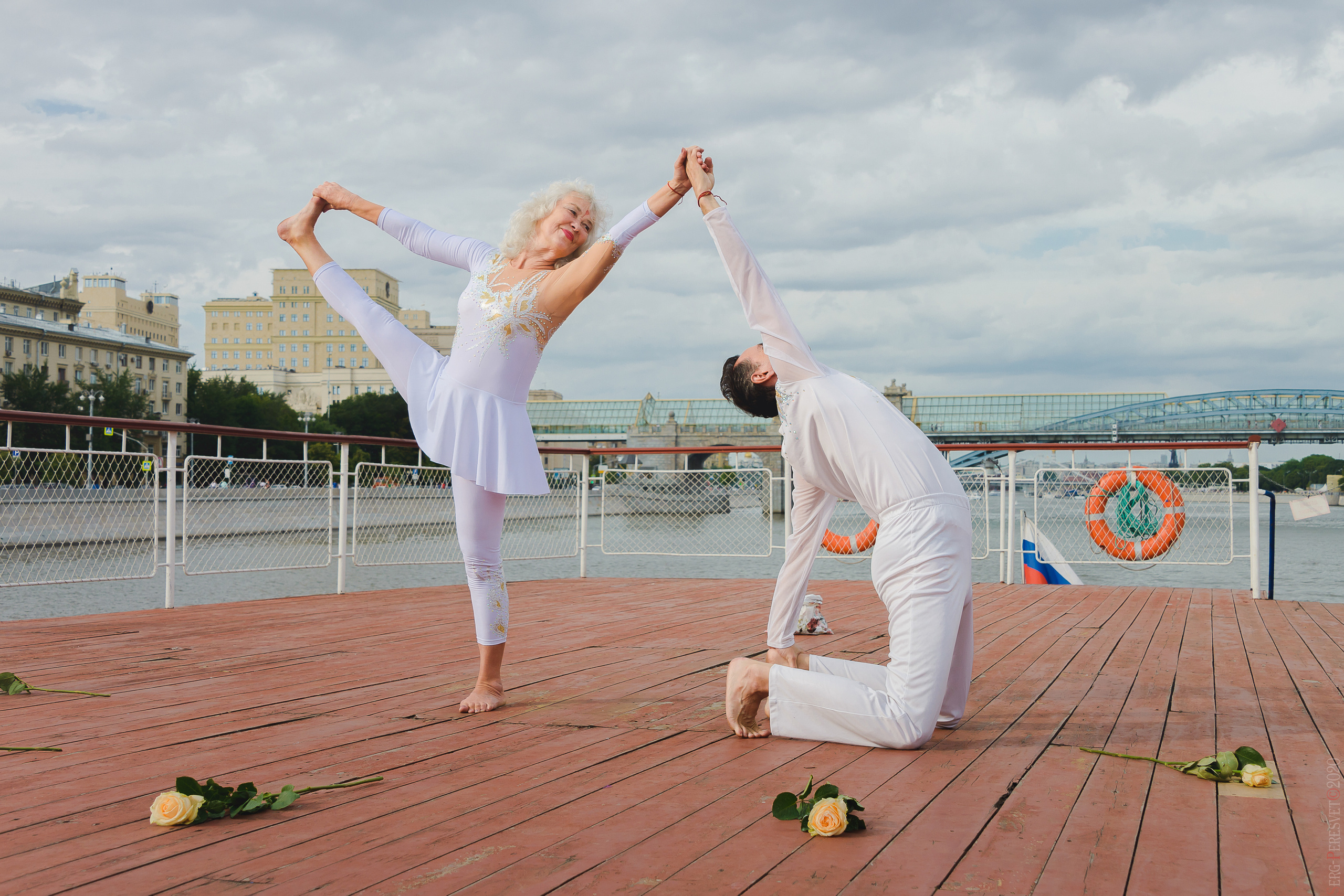 Международный день йоги на Москве-реке. ABS yoga. Ваш фотограф на праздник в Москве, Раменском, Жуковском, Люберцах