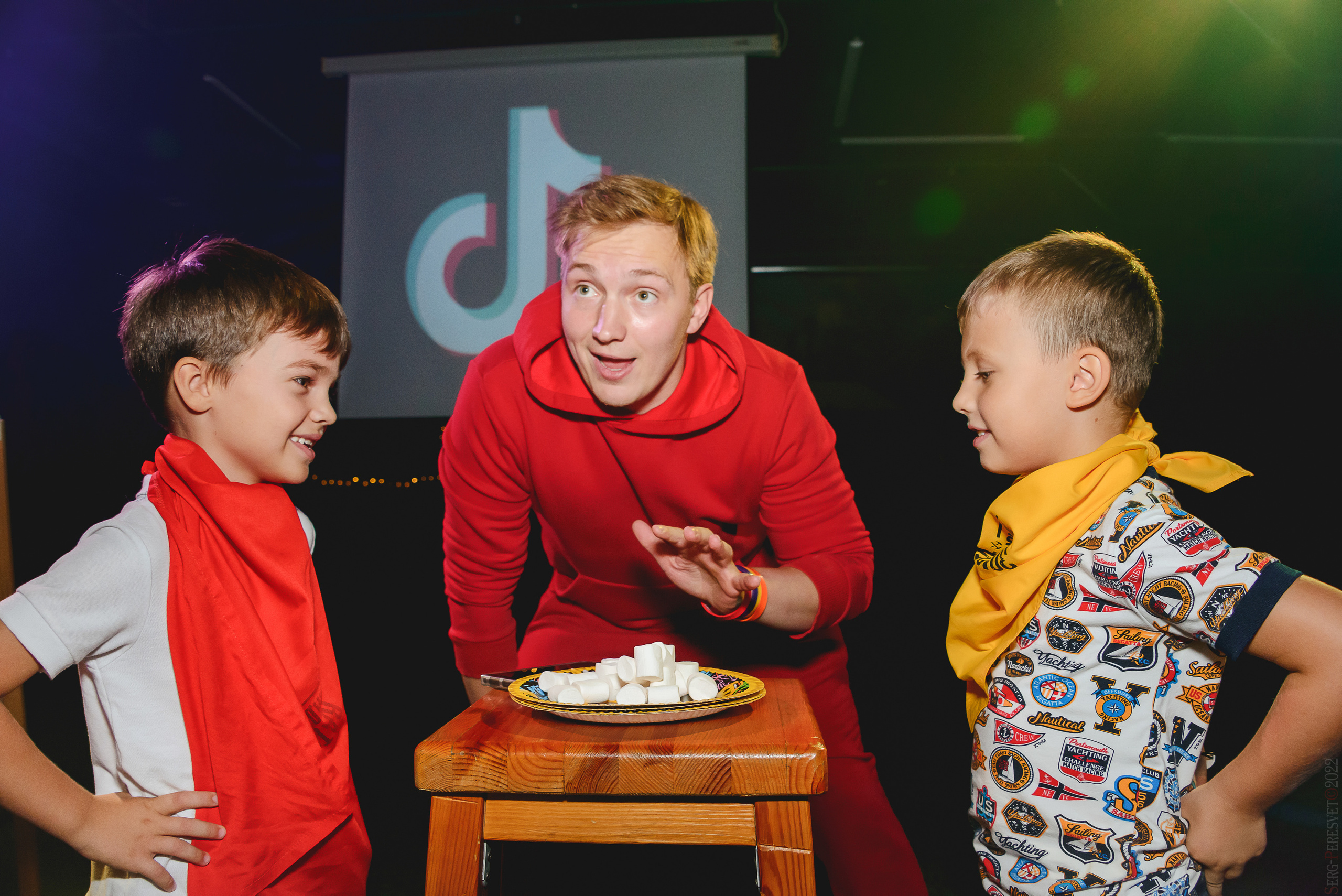 ТикТок вечеринка в Москве, детский фотограф Сергей Пересвет. Ваш фотограф на праздник в Москве, Раменском, Жуковском, Люберцах