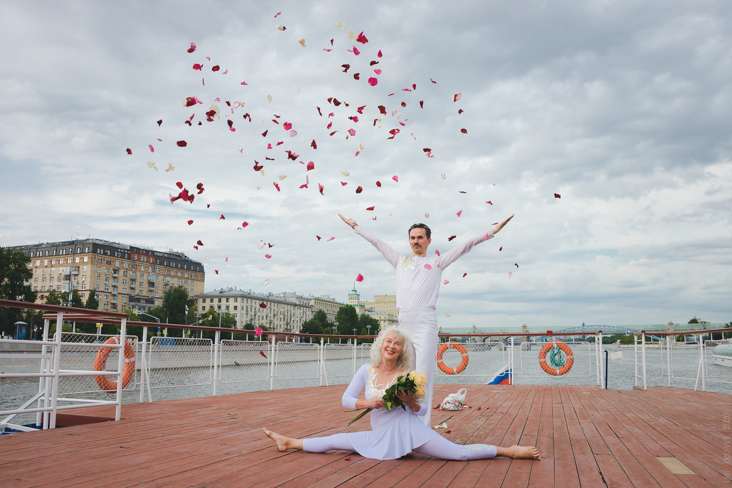 Международный день йоги на Москве-реке. ABS yoga. Ваш фотограф на праздник в Москве, Раменском, Жуковском, Люберцах