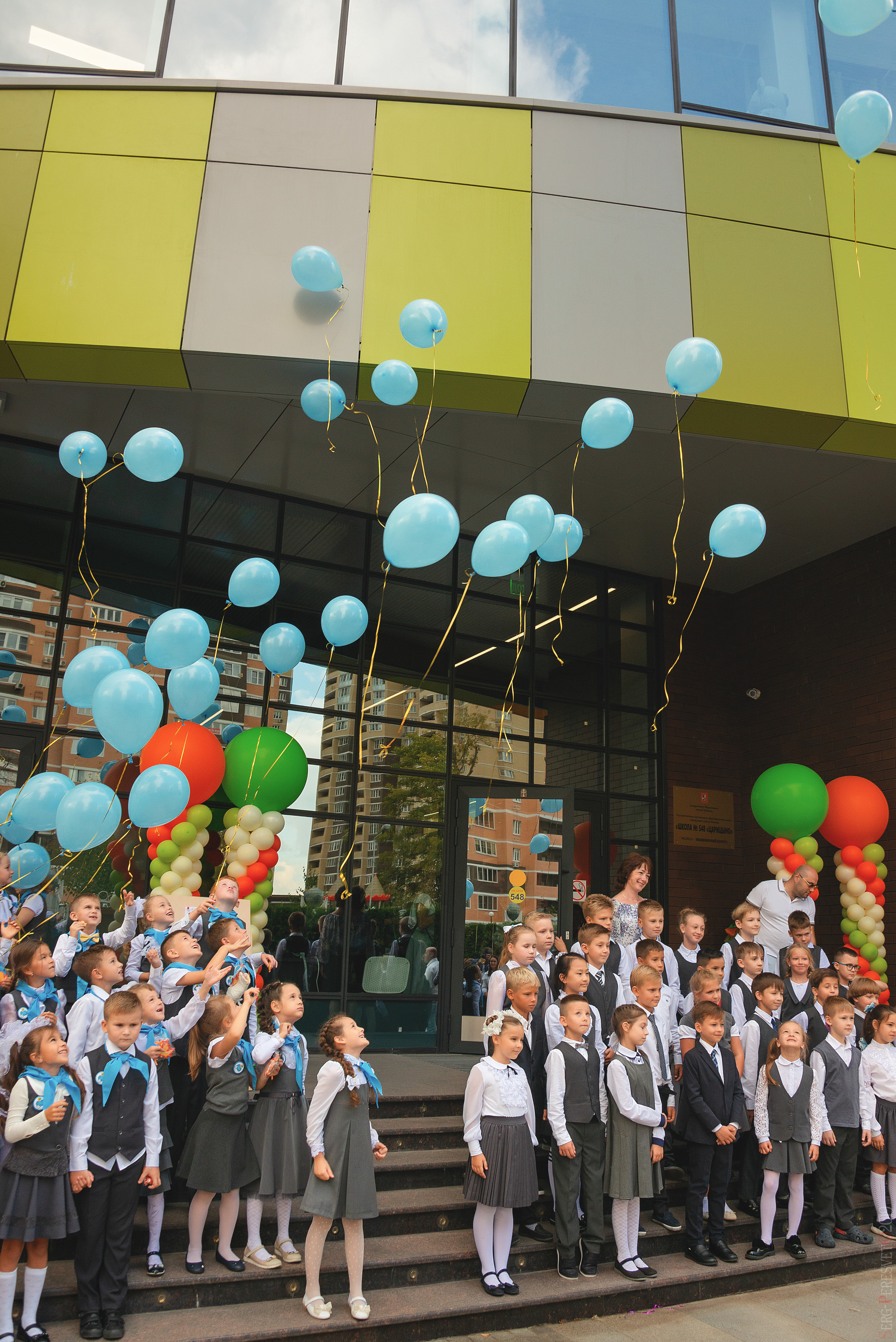 Фотосъемка на 1 сентября в школу, детский сад, фотограф Пересвет. Ваш фотограф на праздник в Москве, Раменском, Жуковском, Люберцах