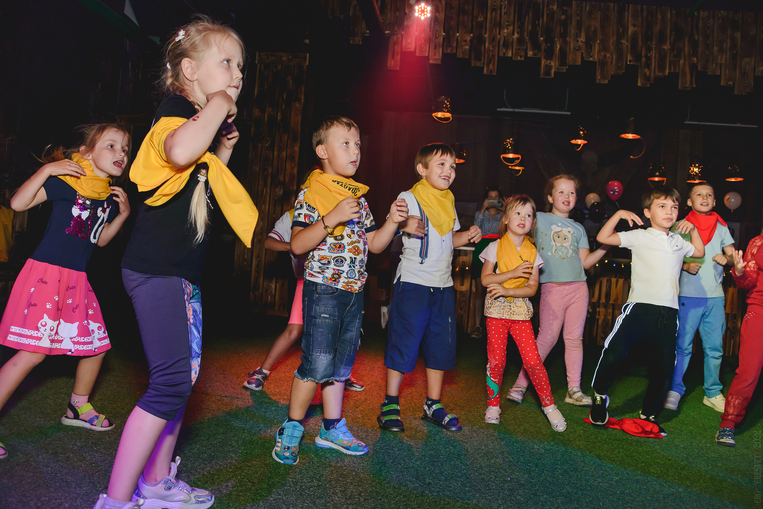 ТикТок вечеринка в Москве, детский фотограф Сергей Пересвет. Ваш фотограф на праздник в Москве, Раменском, Жуковском, Люберцах