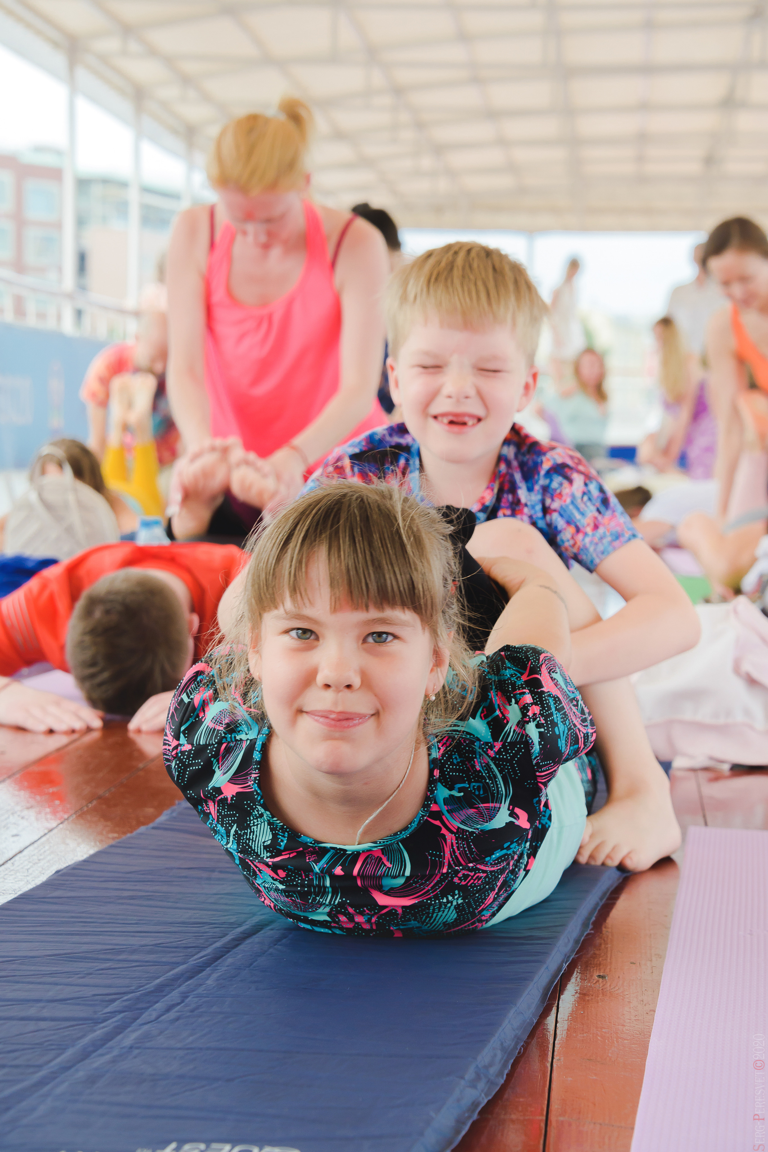 Международный день йоги на Москве-реке. ABS yoga. Ваш фотограф на праздник в Москве, Раменском, Жуковском, Люберцах