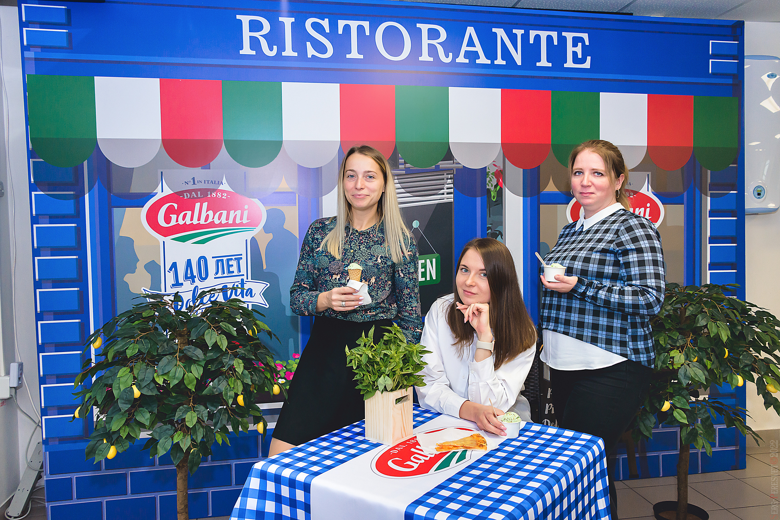 Пресс волл. Ваш фотограф на праздник в Москве, Раменском, Жуковском, Люберцах