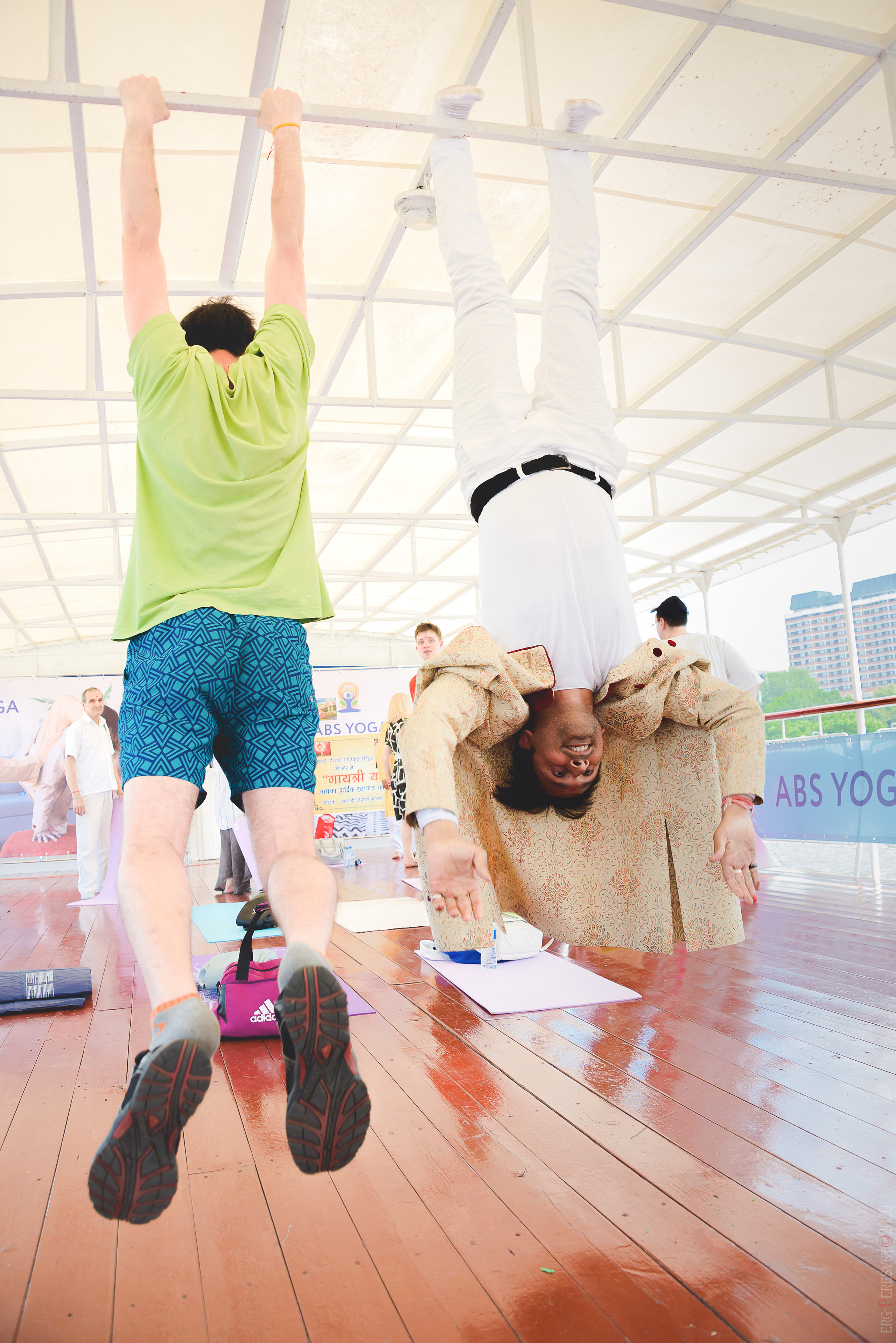 Международный день йоги на Москве-реке. ABS yoga. Ваш фотограф на праздник в Москве, Раменском, Жуковском, Люберцах