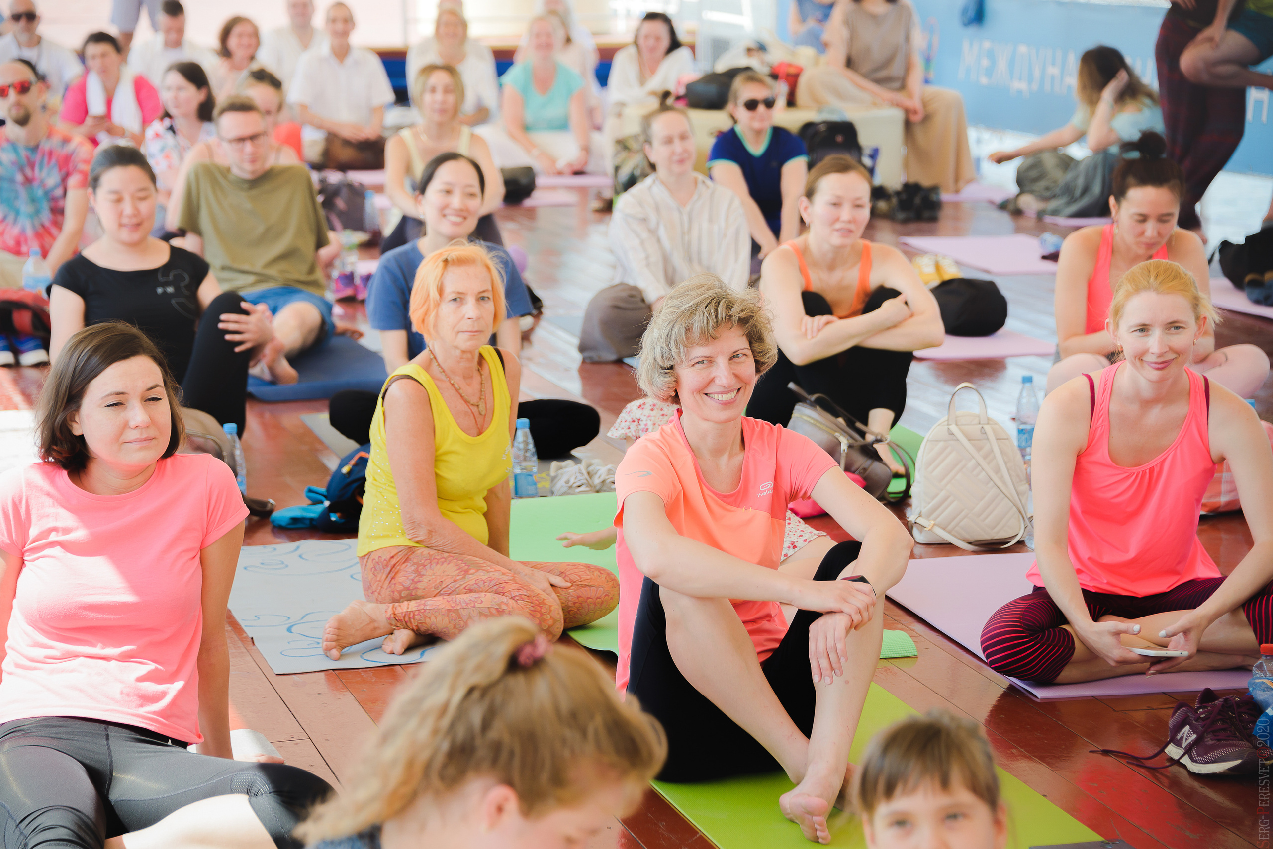 Международный день йоги на Москве-реке. ABS yoga. Ваш фотограф на праздник в Москве, Раменском, Жуковском, Люберцах