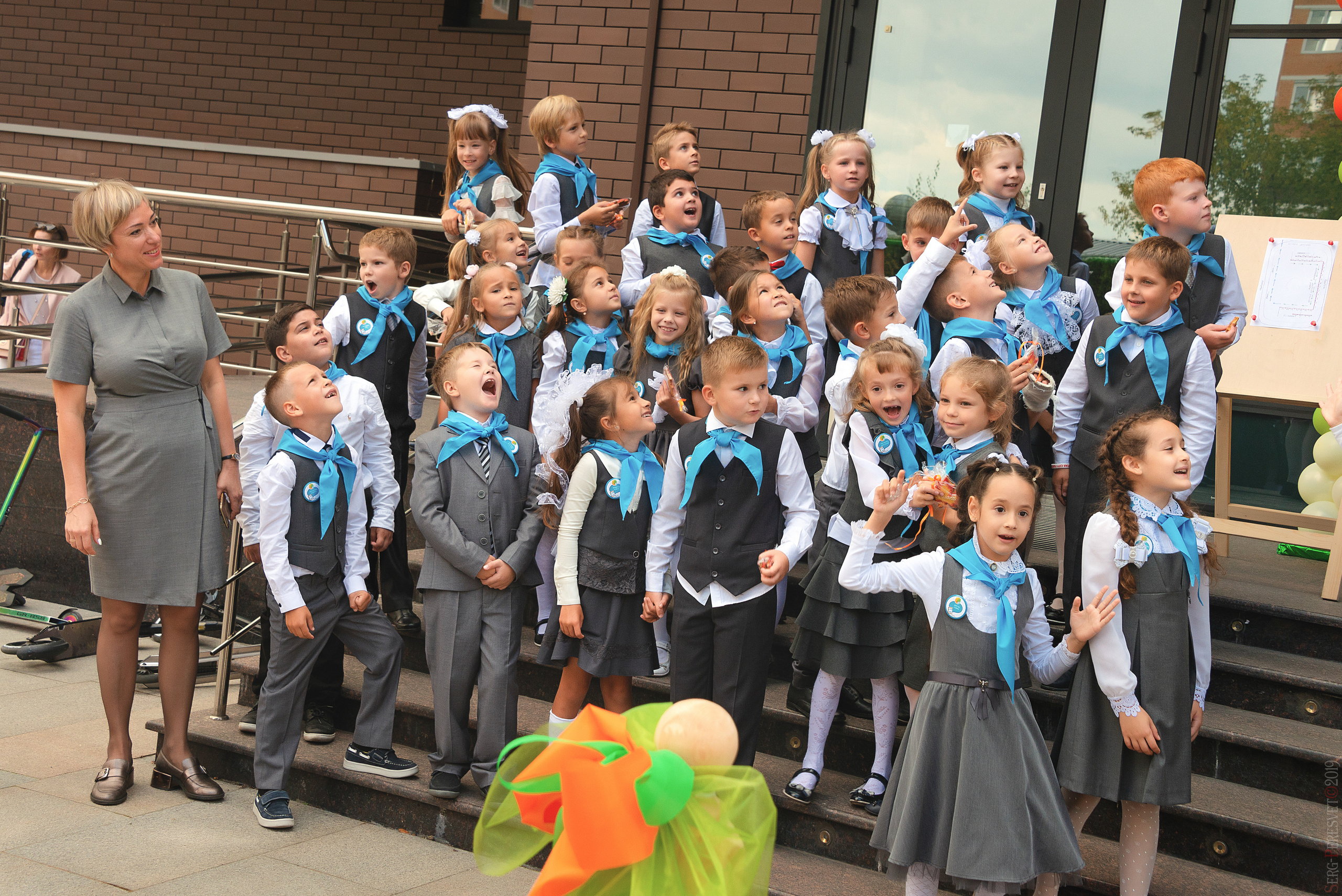 Фотосъемка на 1 сентября в школу, детский сад, фотограф Пересвет. Ваш фотограф на праздник в Москве, Раменском, Жуковском, Люберцах