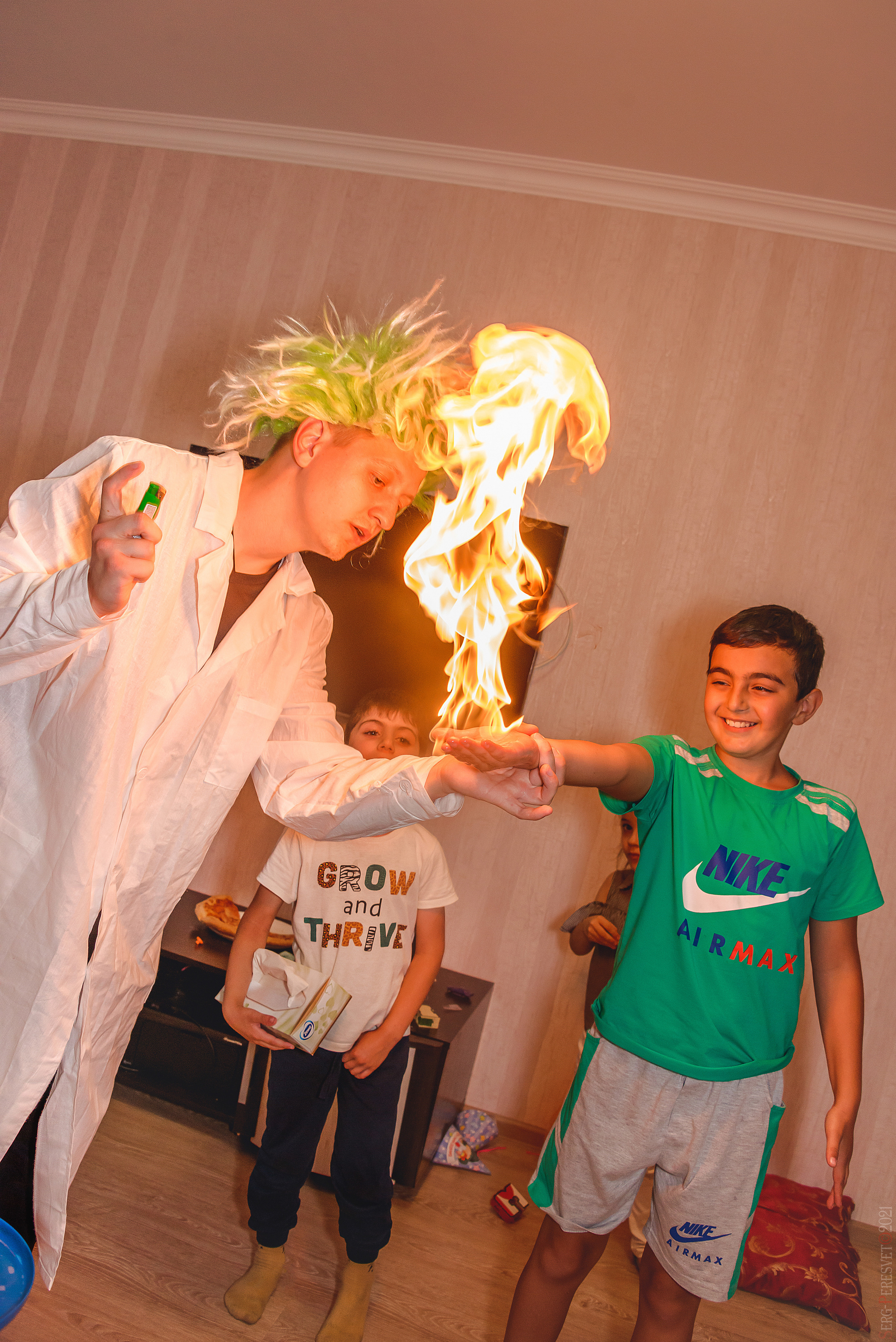 Научное шоу в Москве, детский фотограф Сергей Пересвет. Ваш фотограф на праздник в Москве, Раменском, Жуковском, Люберцах