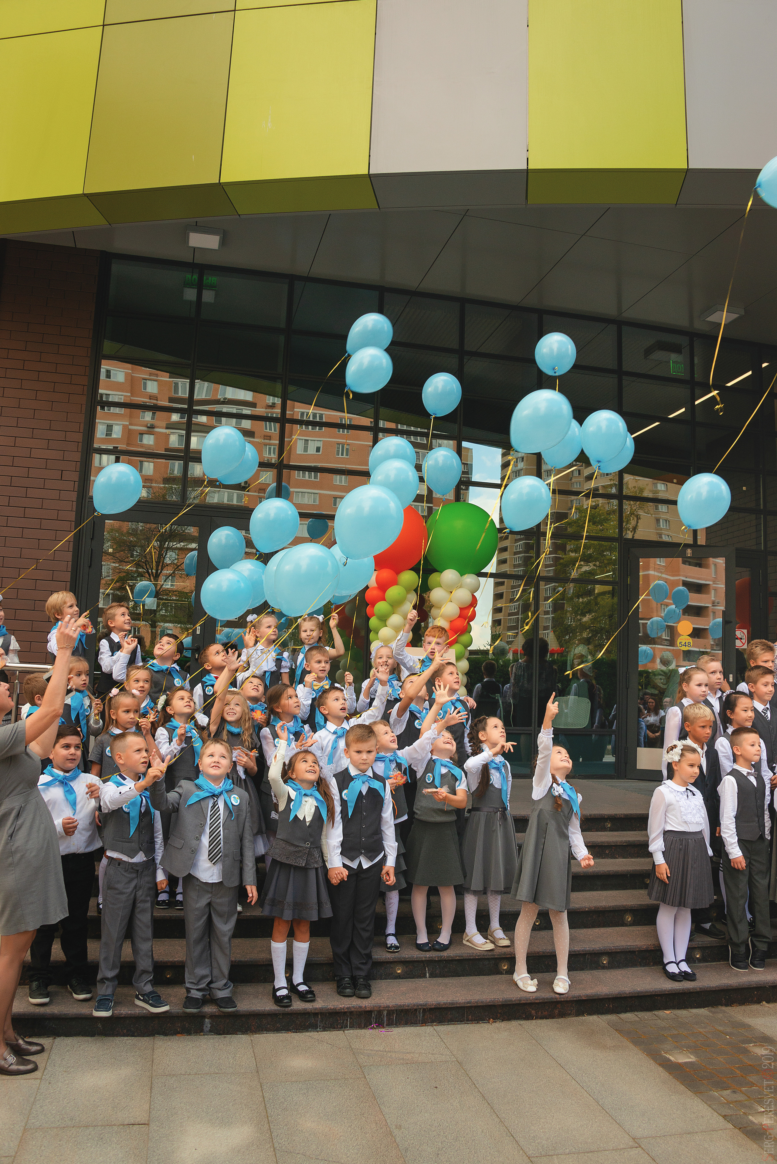 Фотосъемка на 1 сентября в школу, детский сад, фотограф Пересвет. Ваш фотограф на праздник в Москве, Раменском, Жуковском, Люберцах