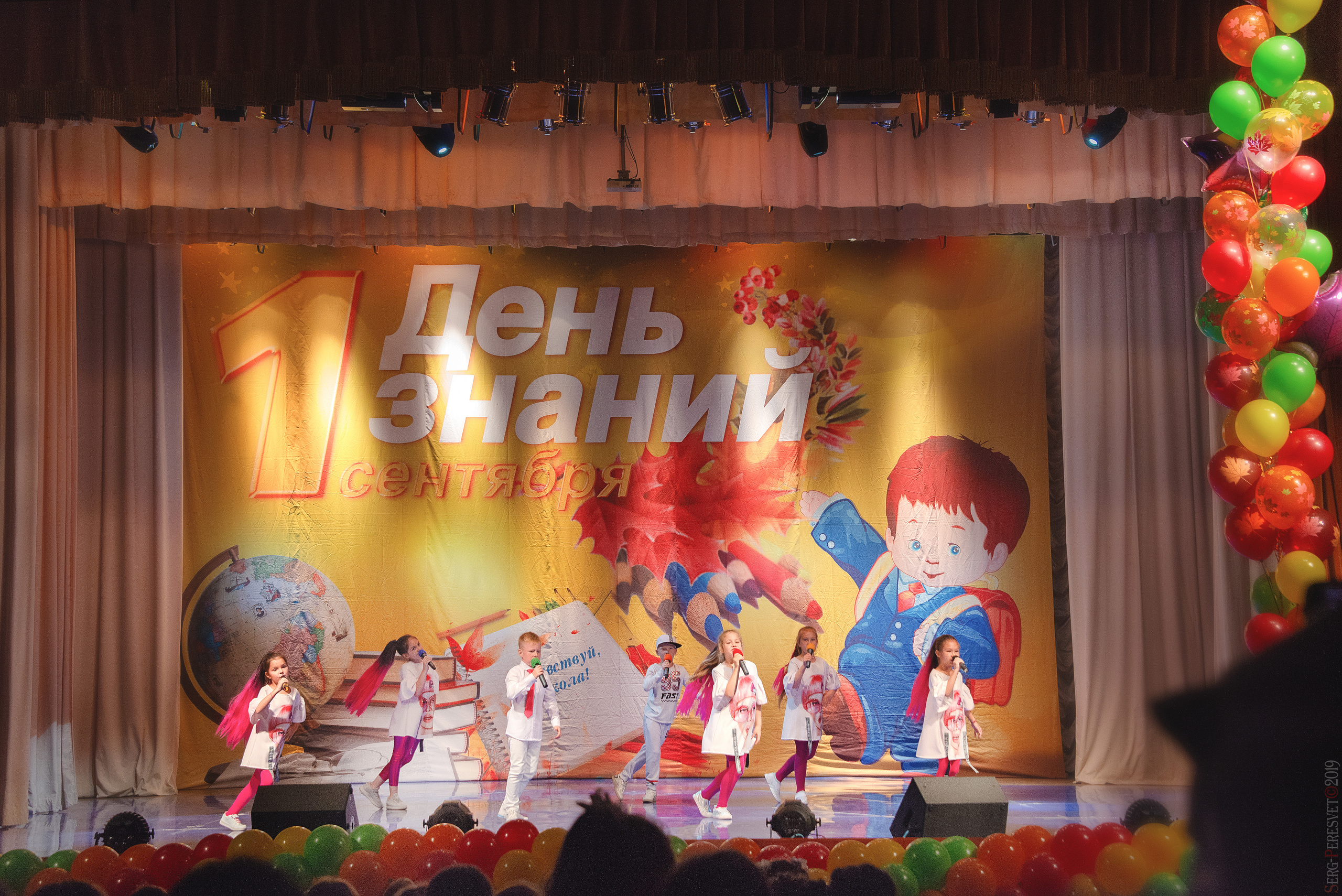 Фотосъемка на 1 сентября в школу, детский сад, фотограф Пересвет. Ваш фотограф на праздник в Москве, Раменском, Жуковском, Люберцах