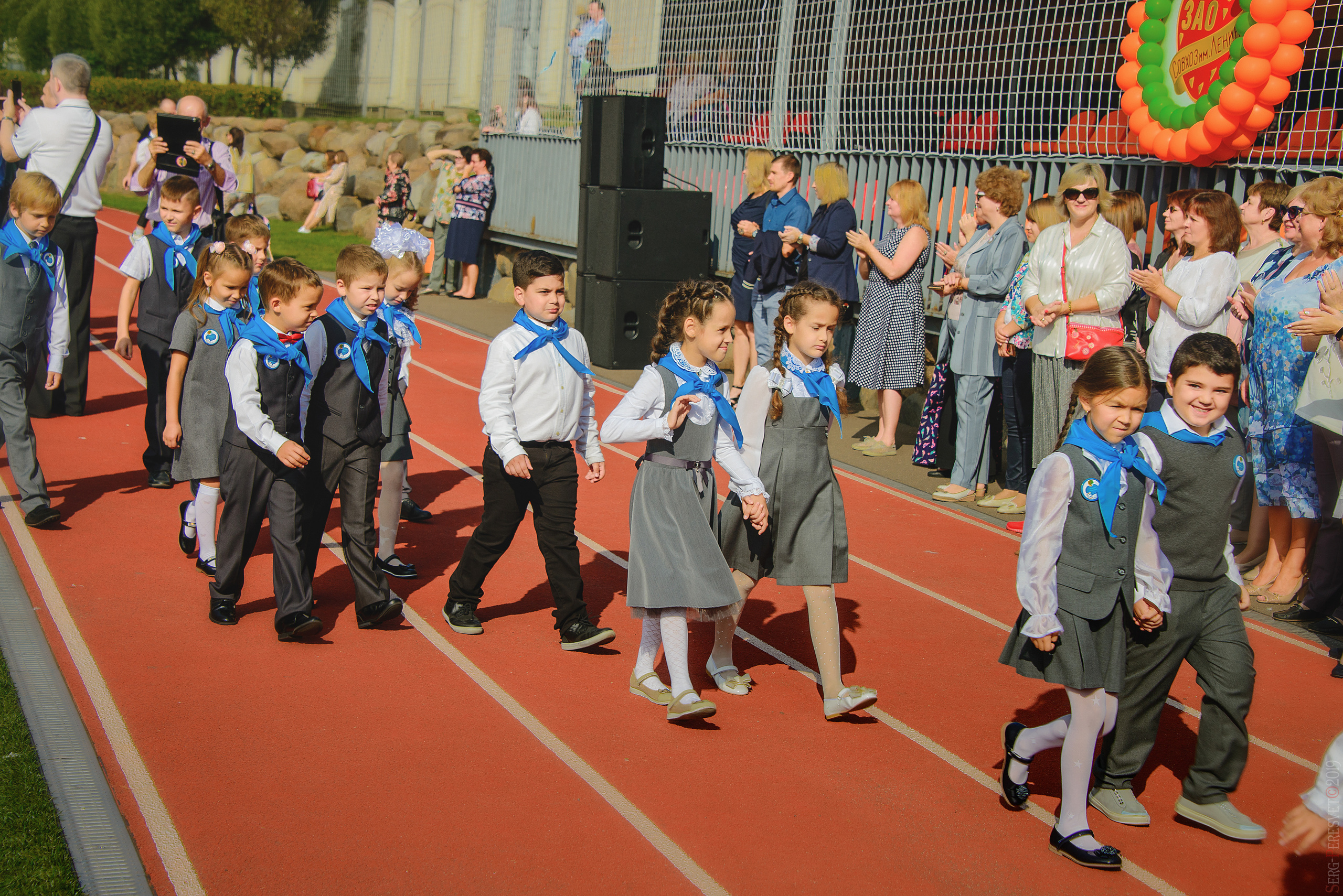 Фотосъемка на 1 сентября в школу, детский сад, фотограф Пересвет. Ваш фотограф на праздник в Москве, Раменском, Жуковском, Люберцах