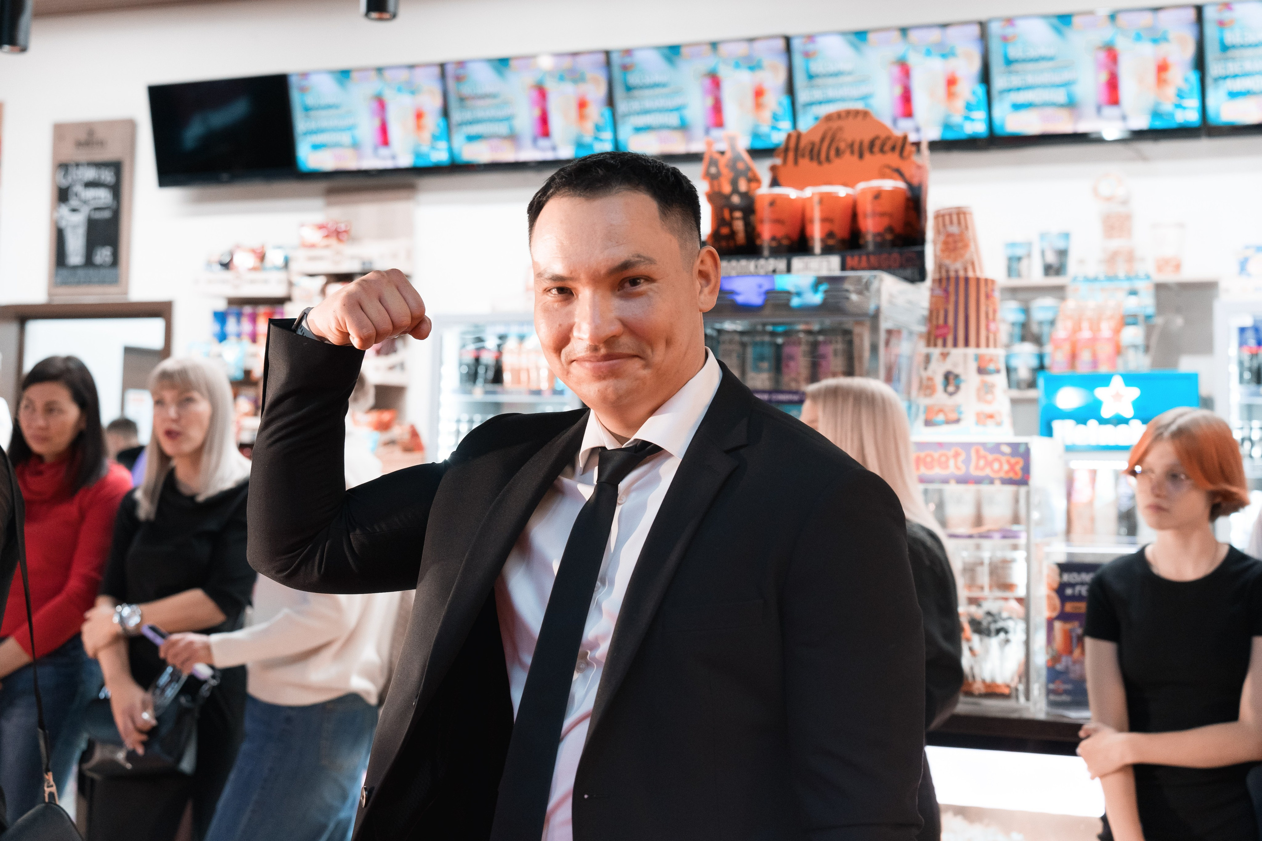 Веб-сериал «МЫ». Для тех, кто не ждёт удачи, а создаёт её. Каждая фотосессия — это твой момент, твой стиль, твой успех. 📸