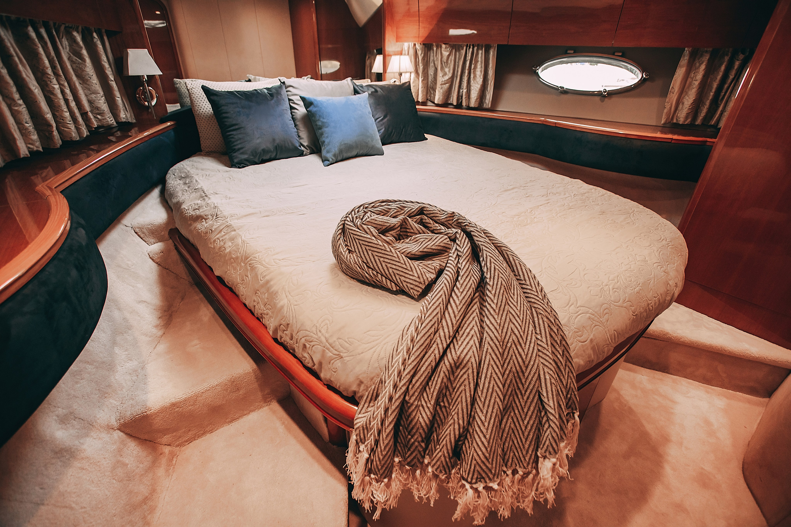 Яхта Princess 57 Esperanza. SPB Rent Boats|аренда катеров и теплоходов