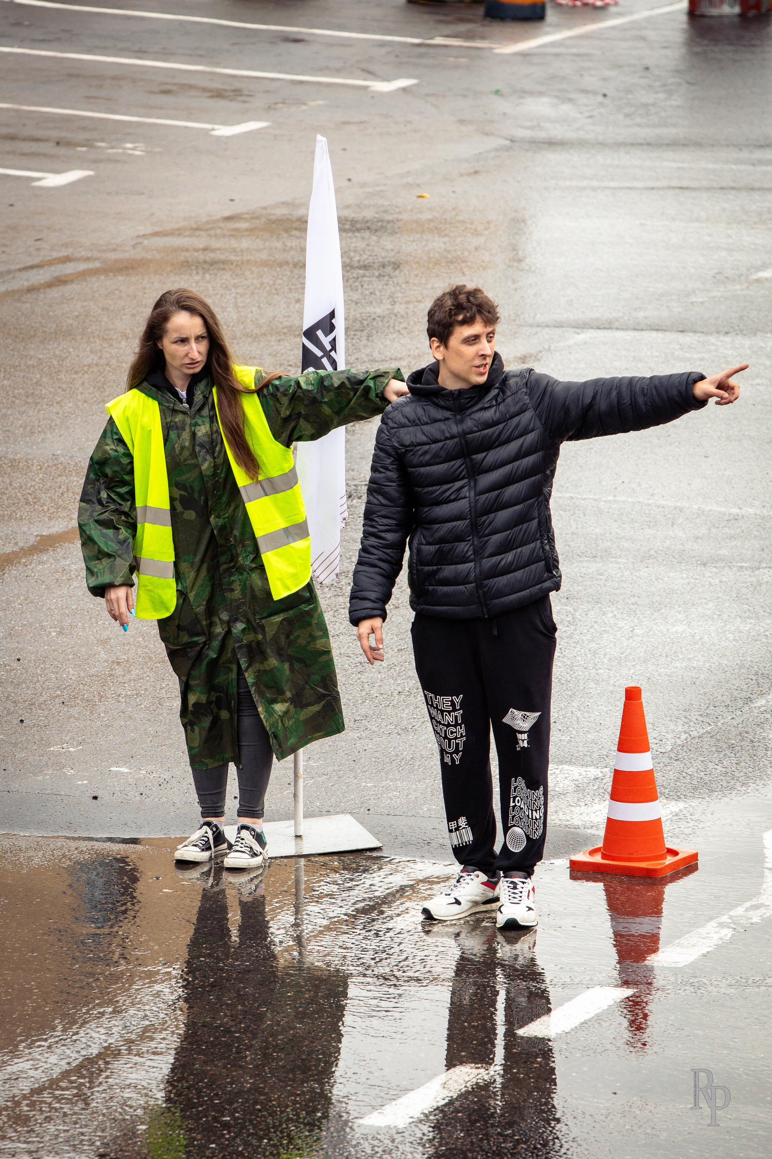 SHOWDOWN. Rusty Photographer