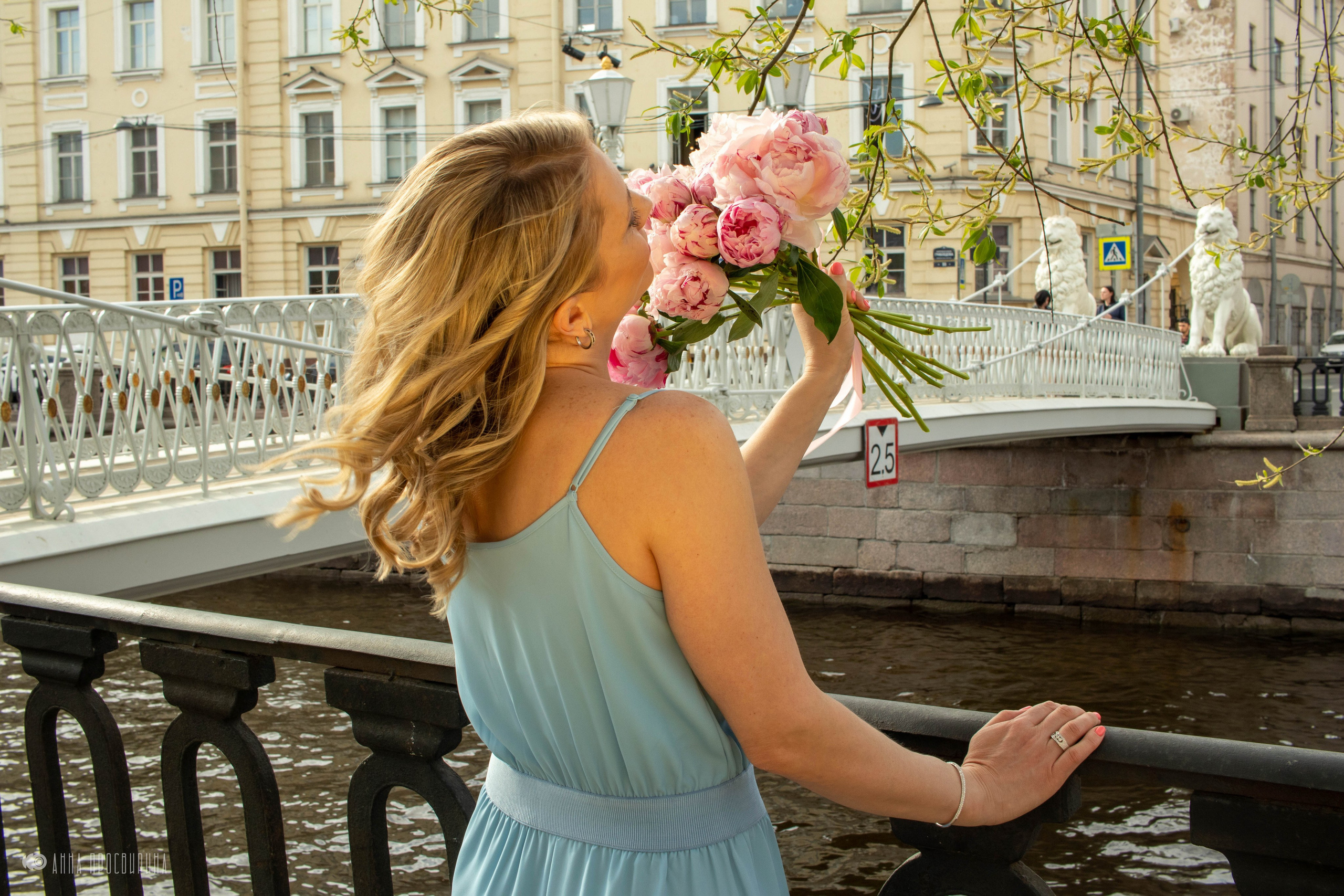 Контент-съемка с цветами, канал Грибоедова. Ваш фотограф в Санкт-Петербурге Анна Просвирина