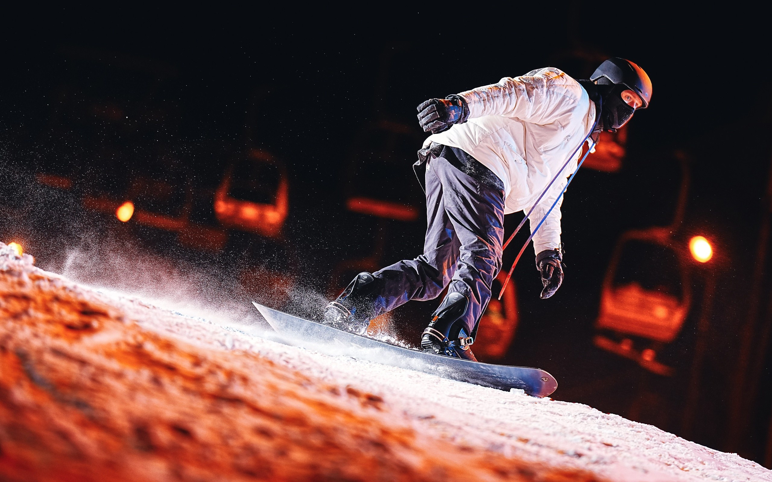 Вечерняя съёмка на склонах с использованием внешних вспышек. Фотограф Студитский Евгений