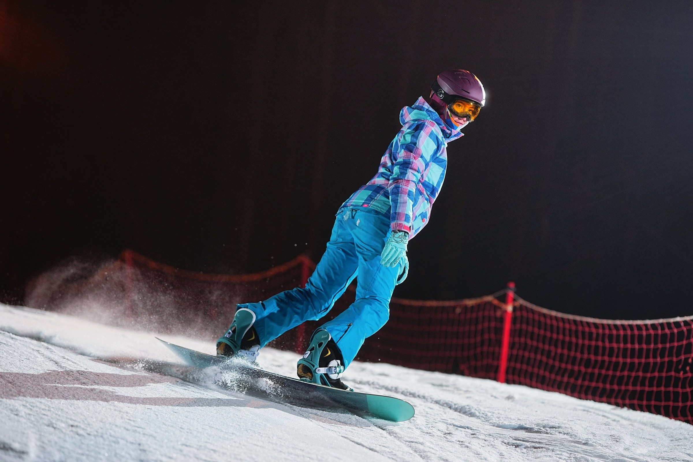 Вечерняя съёмка на склонах с использованием внешних вспышек. Фотограф Студитский Евгений