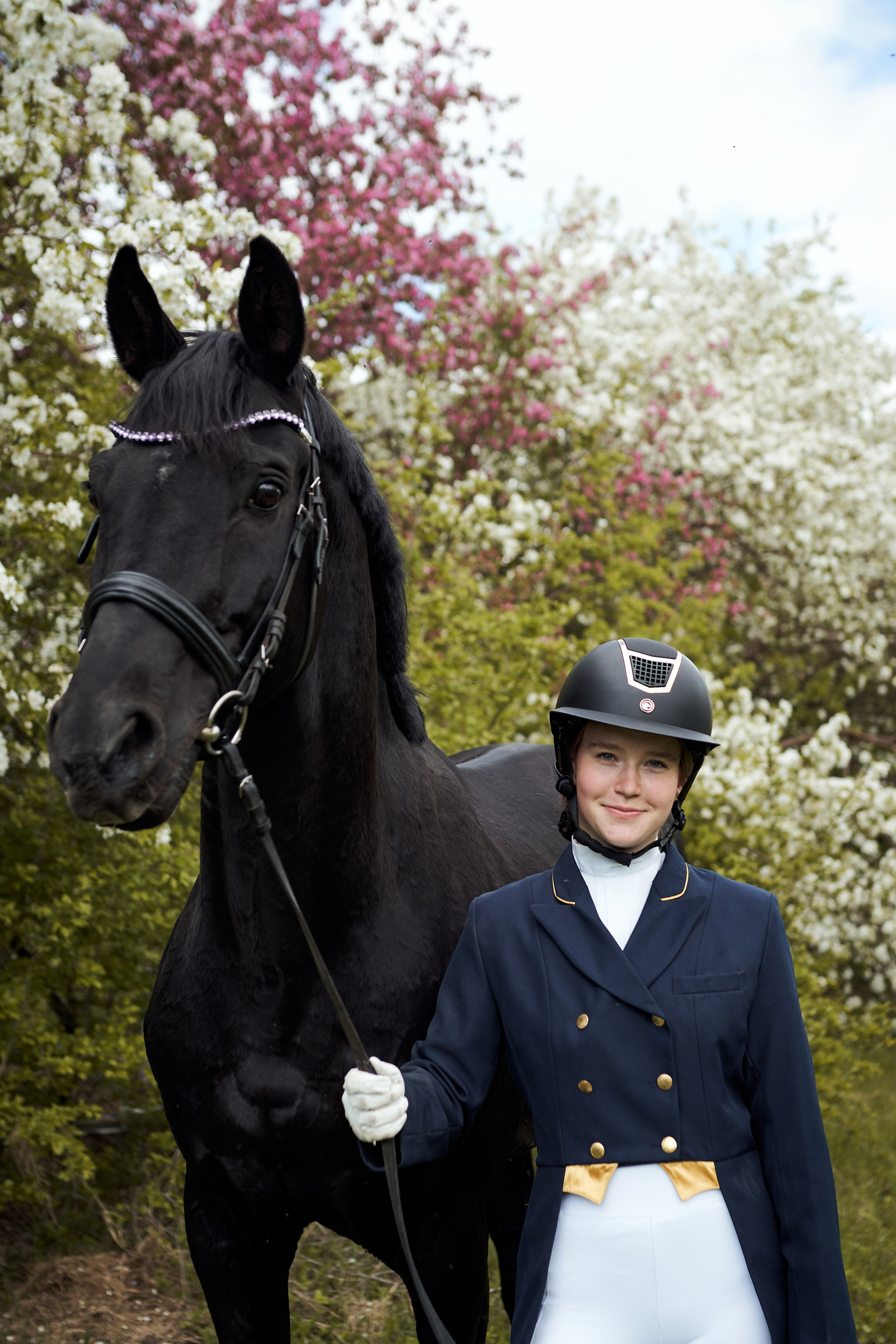Полина и Парламент. Фотосессии с лошадьми в Москве, Новосибирске