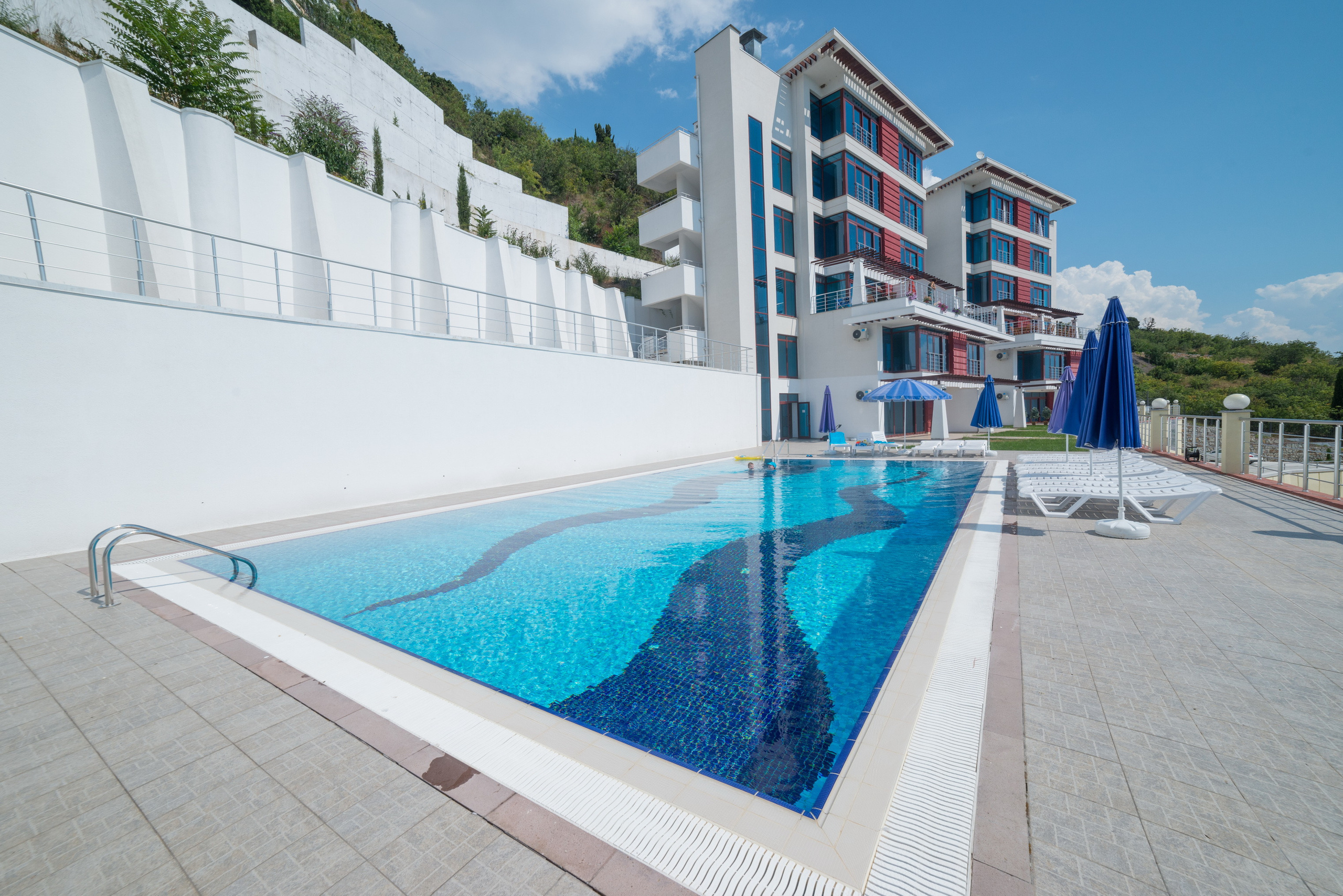 Hotel con piscina. Photographer Aleksandr Rybintsev