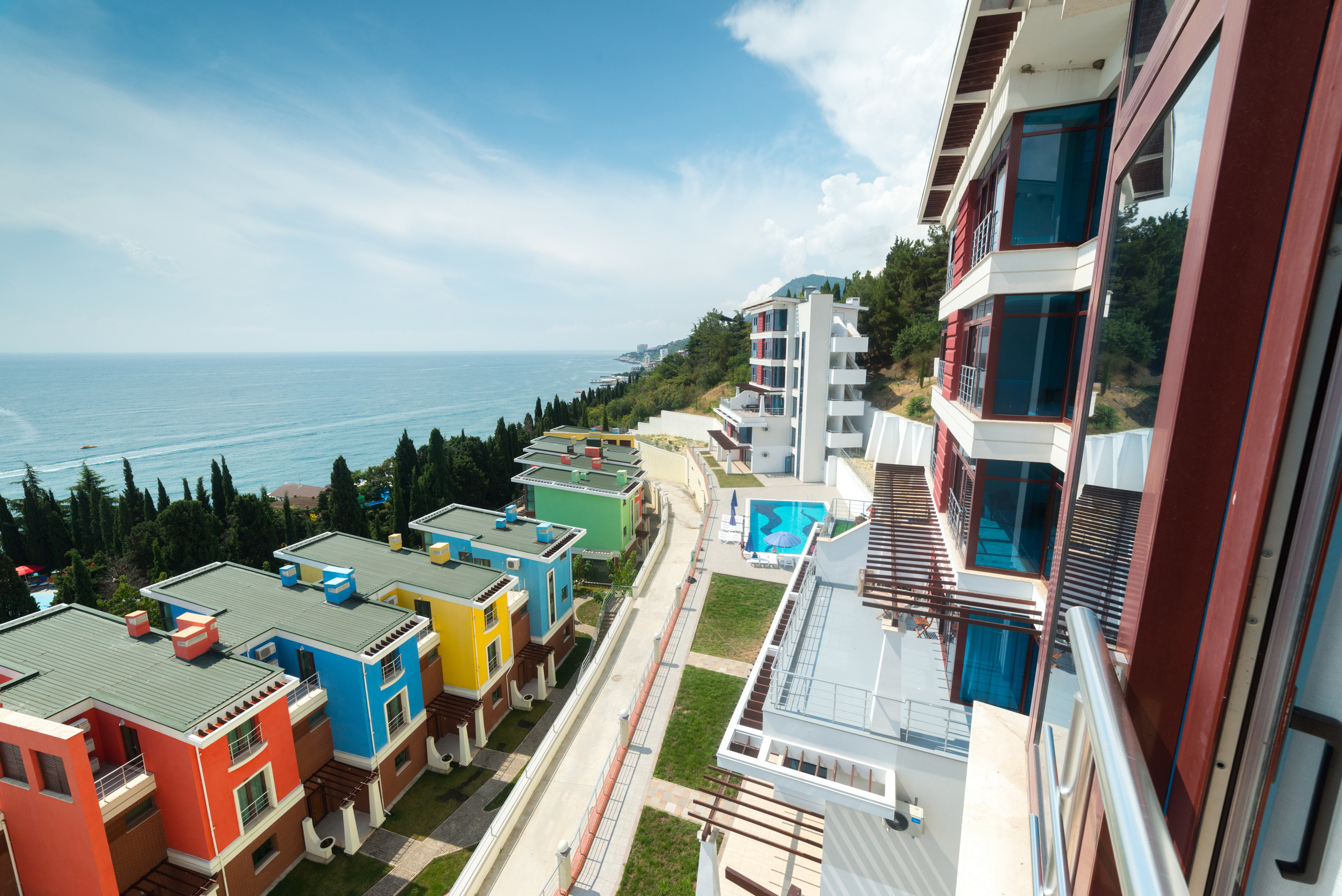Hotel con piscina. Photographer Aleksandr Rybintsev