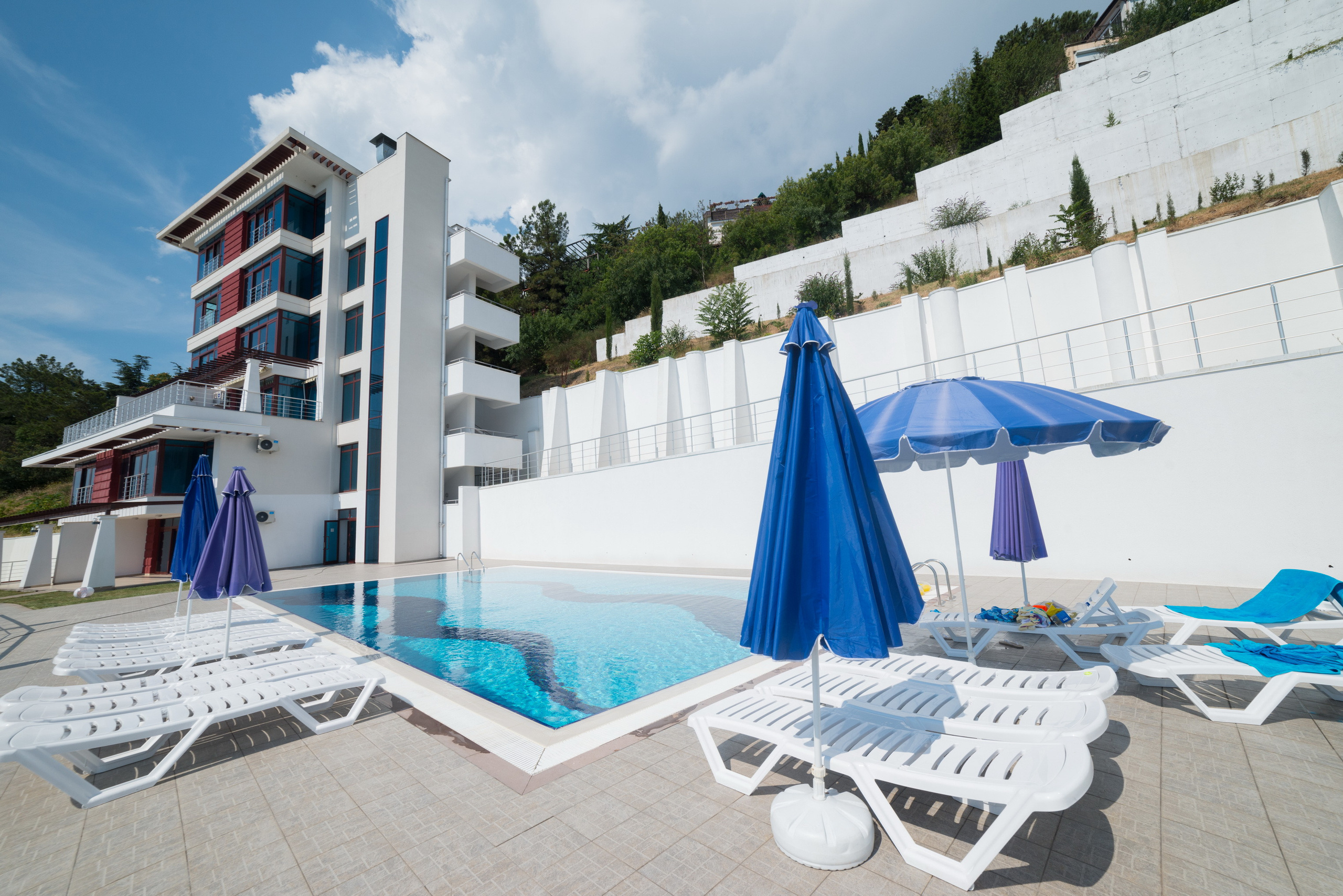 Hotel con piscina. Photographer Aleksandr Rybintsev