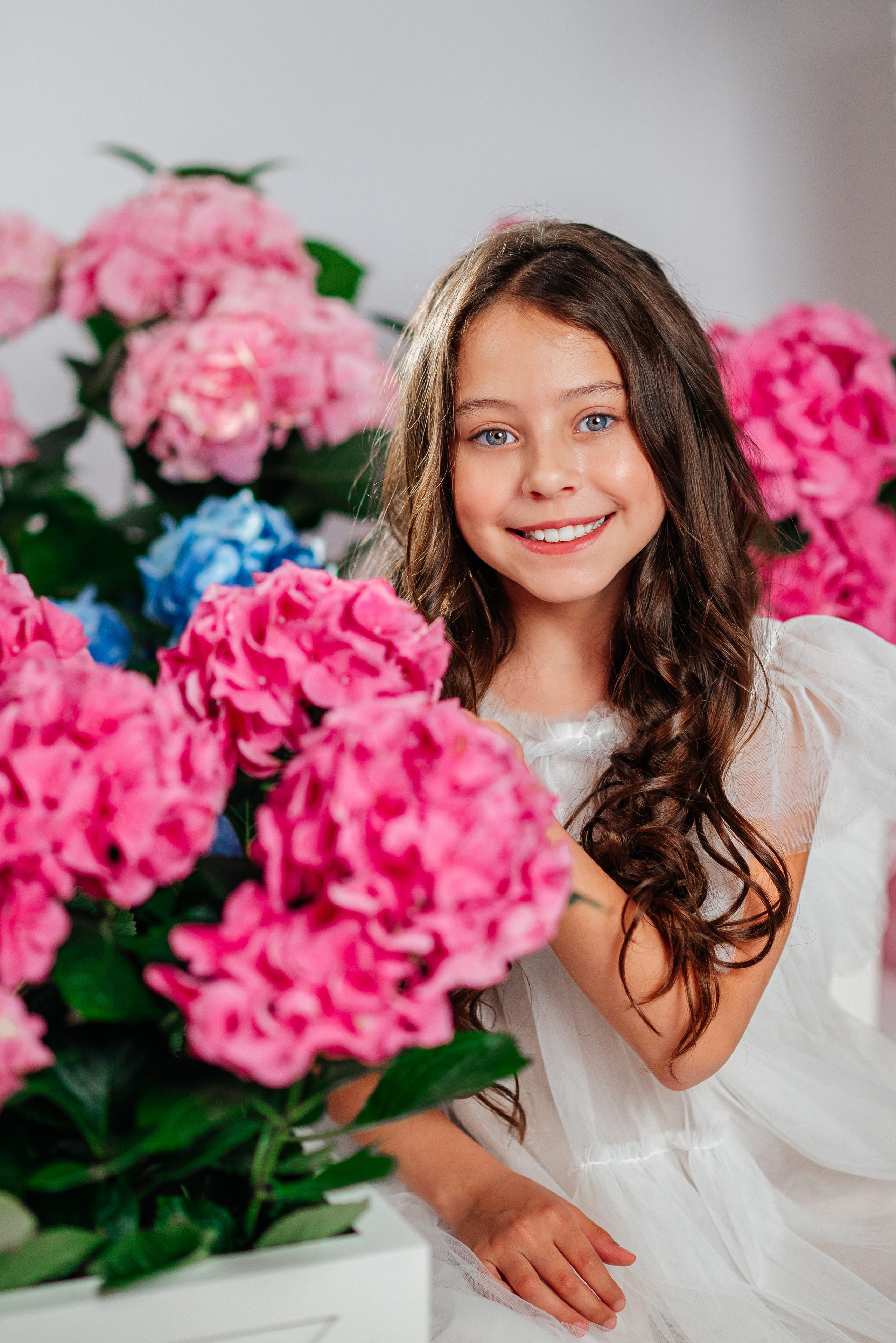 Вероника и гортензии. Семейный фотограф в Краснодаре