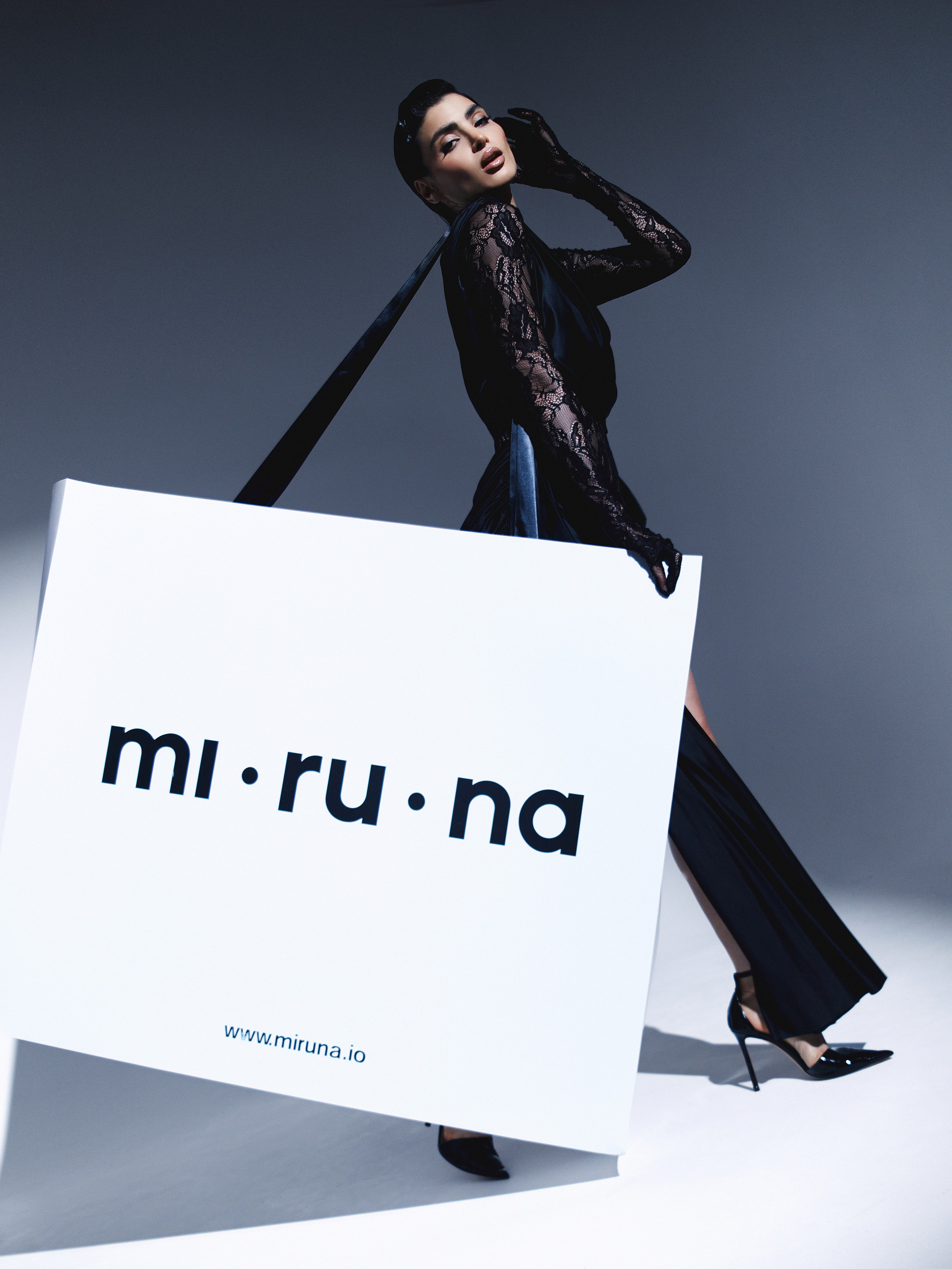 Miruna. NOIZOMAX Художественный фотограф в Дубай