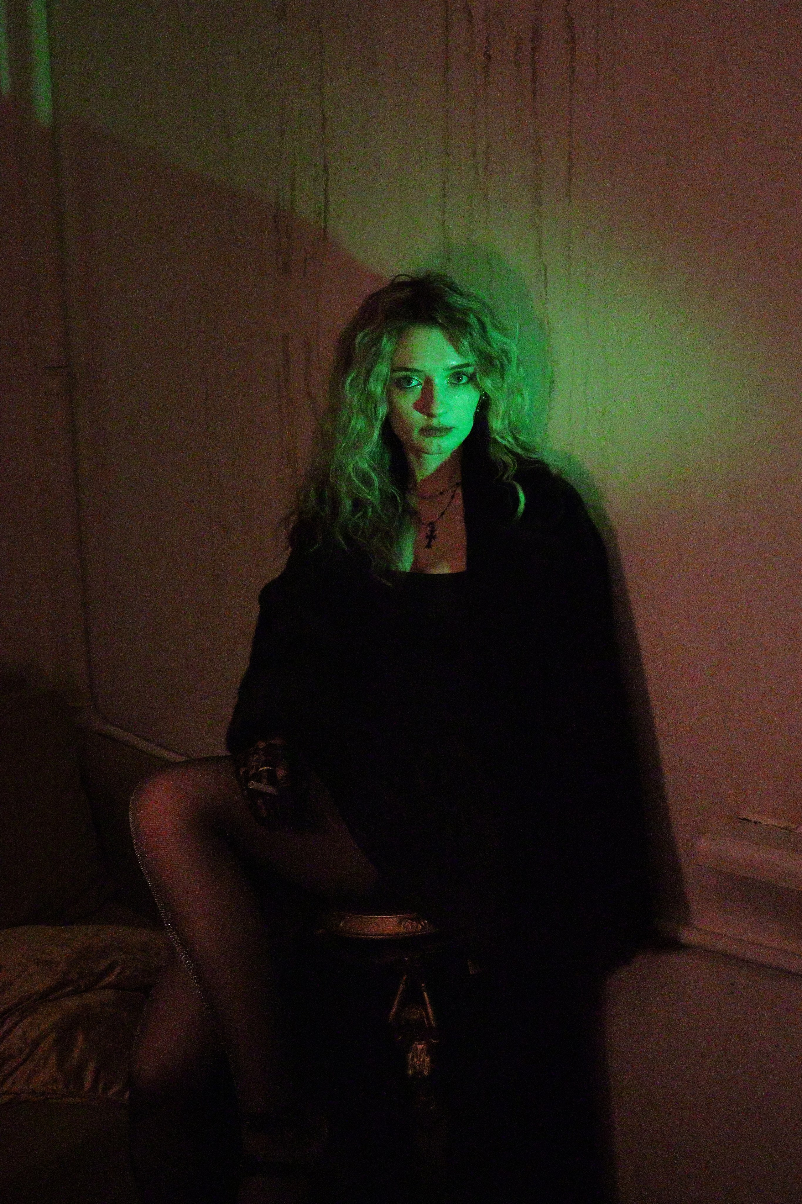 В свете старой лампы. 