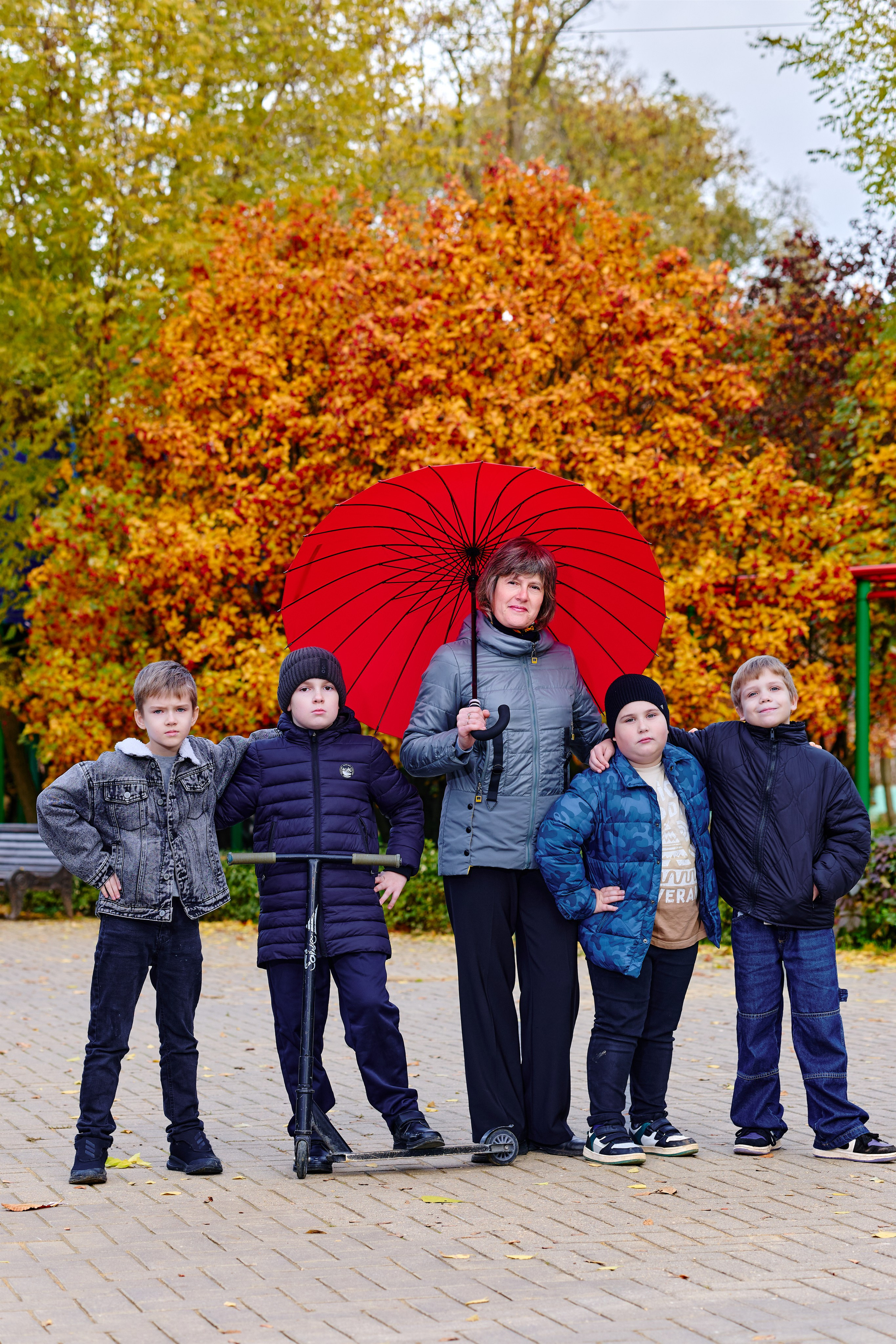 Прогулка в парке классом. Фотограф Выпускные альбомы Таганрог Сергей Коробченко