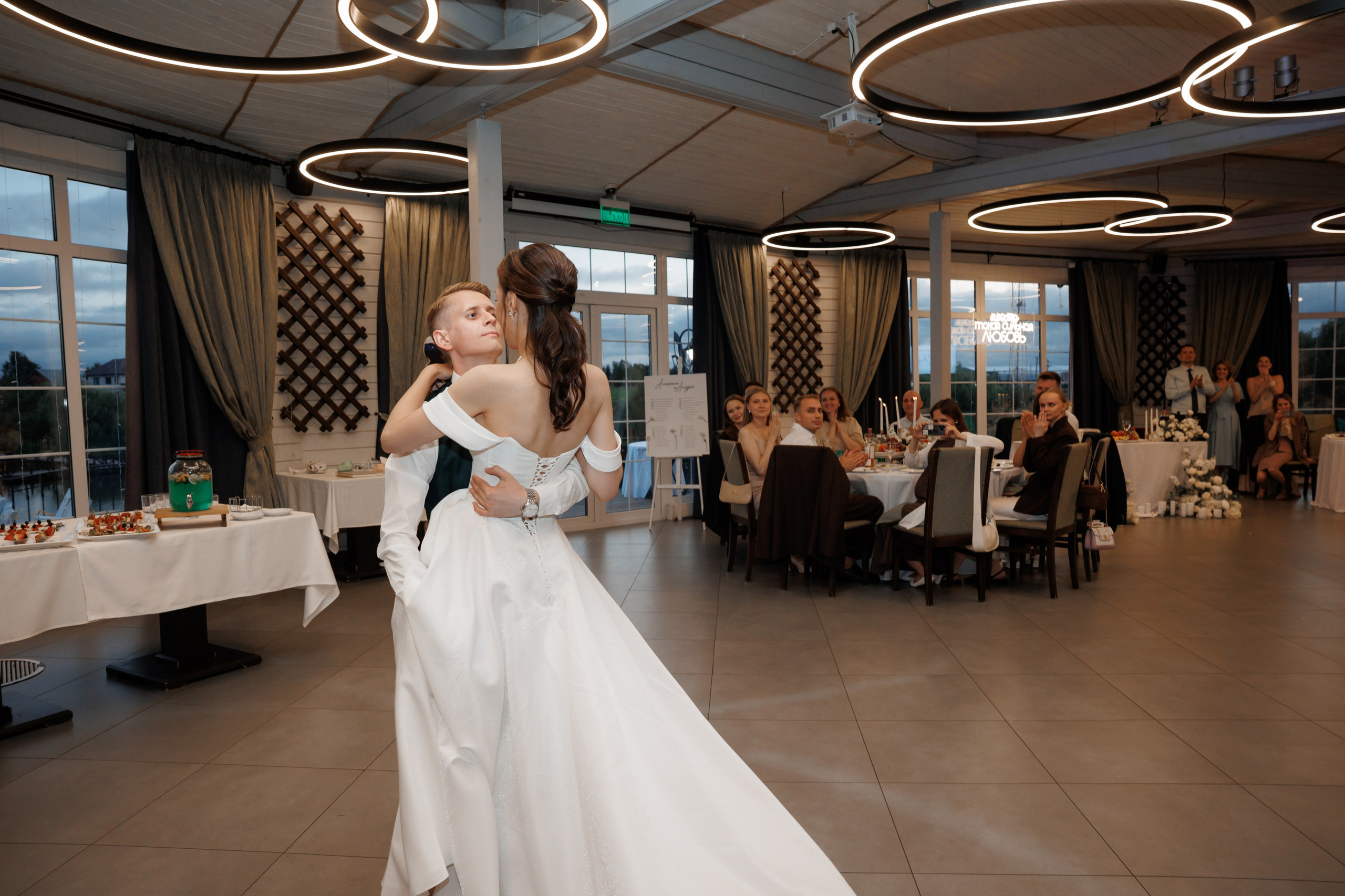 Регистрация в отеле Fish Point, ЗАГС Бутово, прогулка в Остафьево. Свадебный и репортажный фотограф (Москва, Королев и другие)