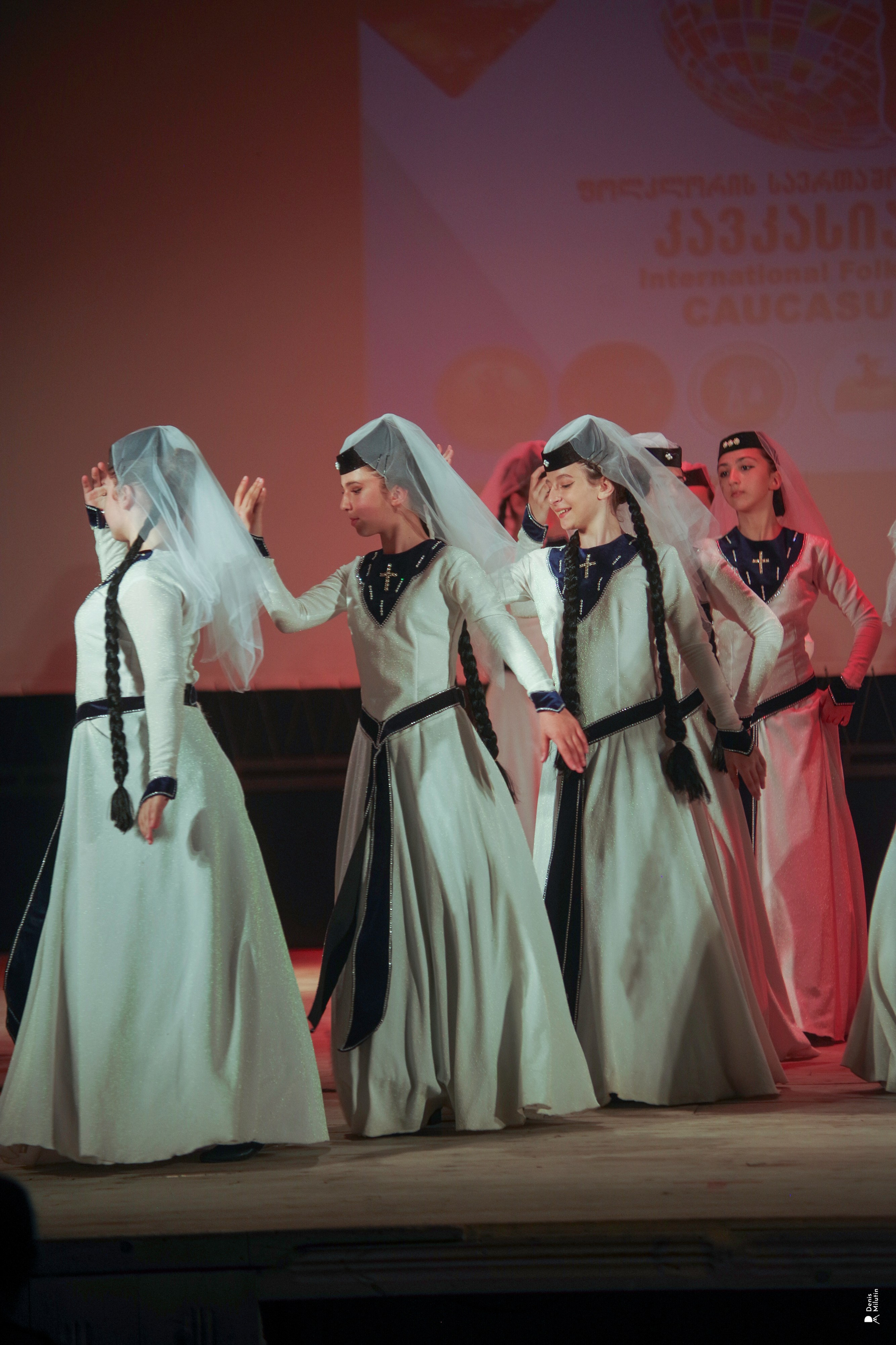 Танцы в прекрасном Они. Портретный фотограф Денис Милютин