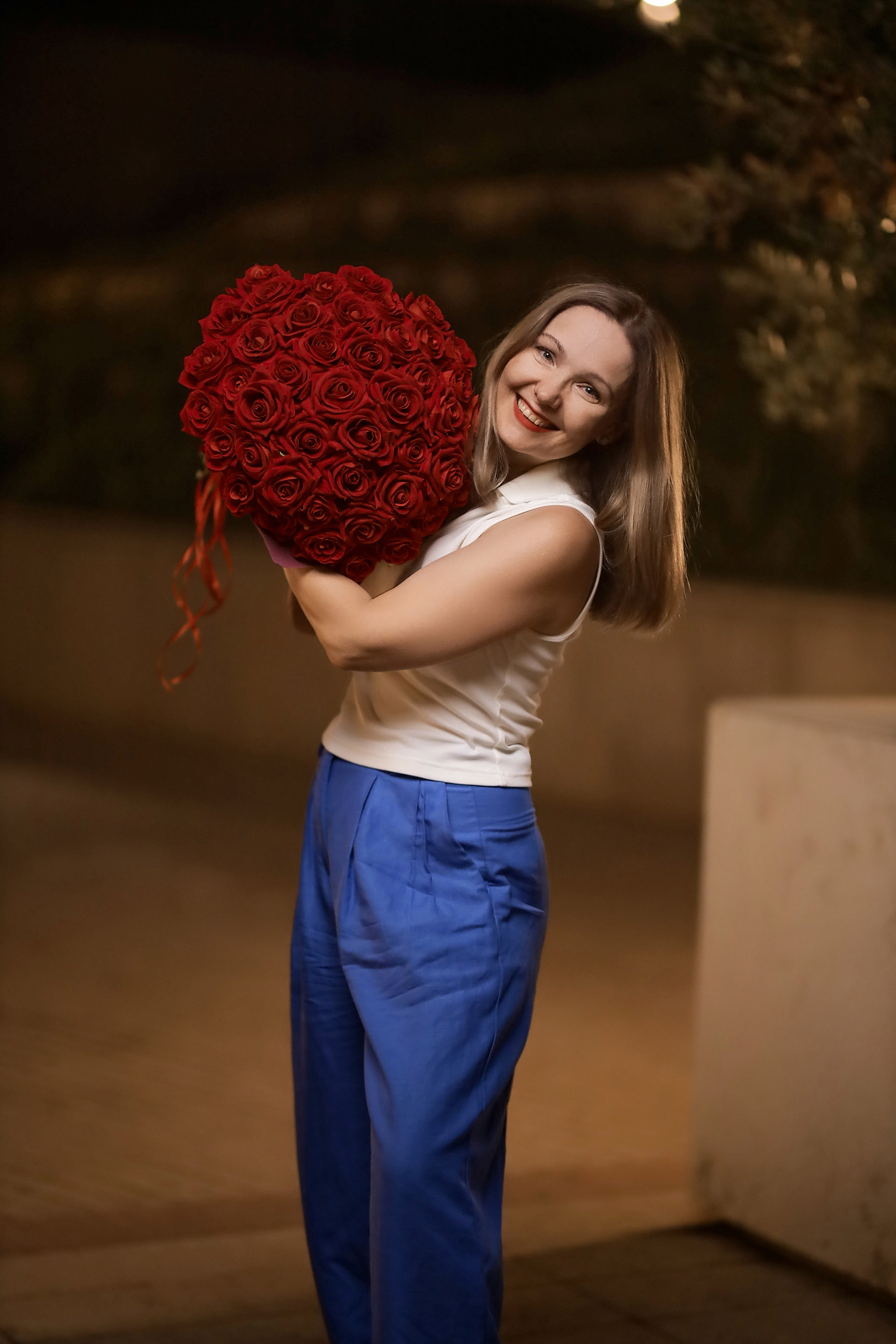 Татьяна в вечернем парке с розами. Семейный и свадебный фотограф в Краснодаре Михеева Светлана