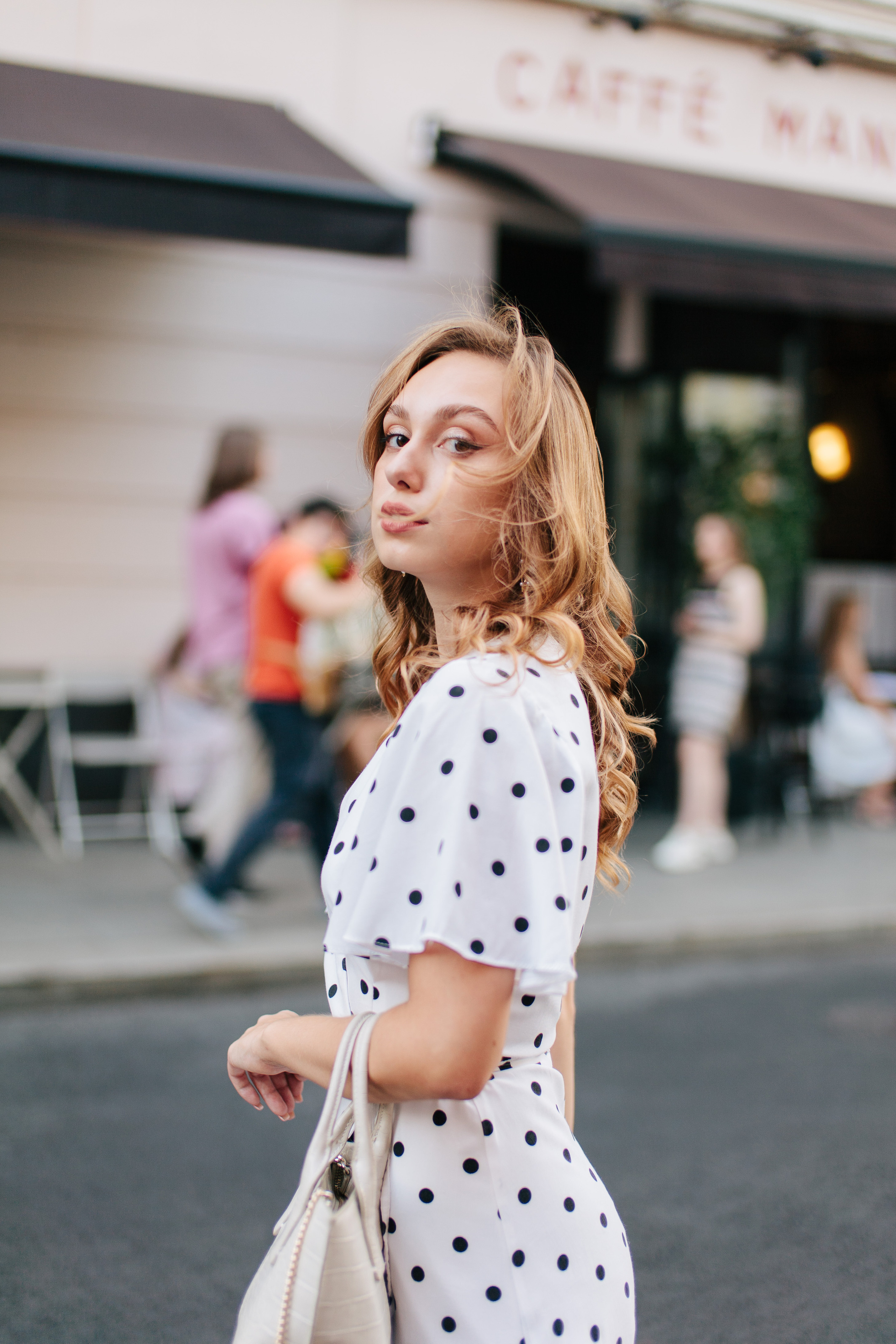 Лавстори в Москве фотограф, прогулка по Чистым Прудам, кафе Mandys