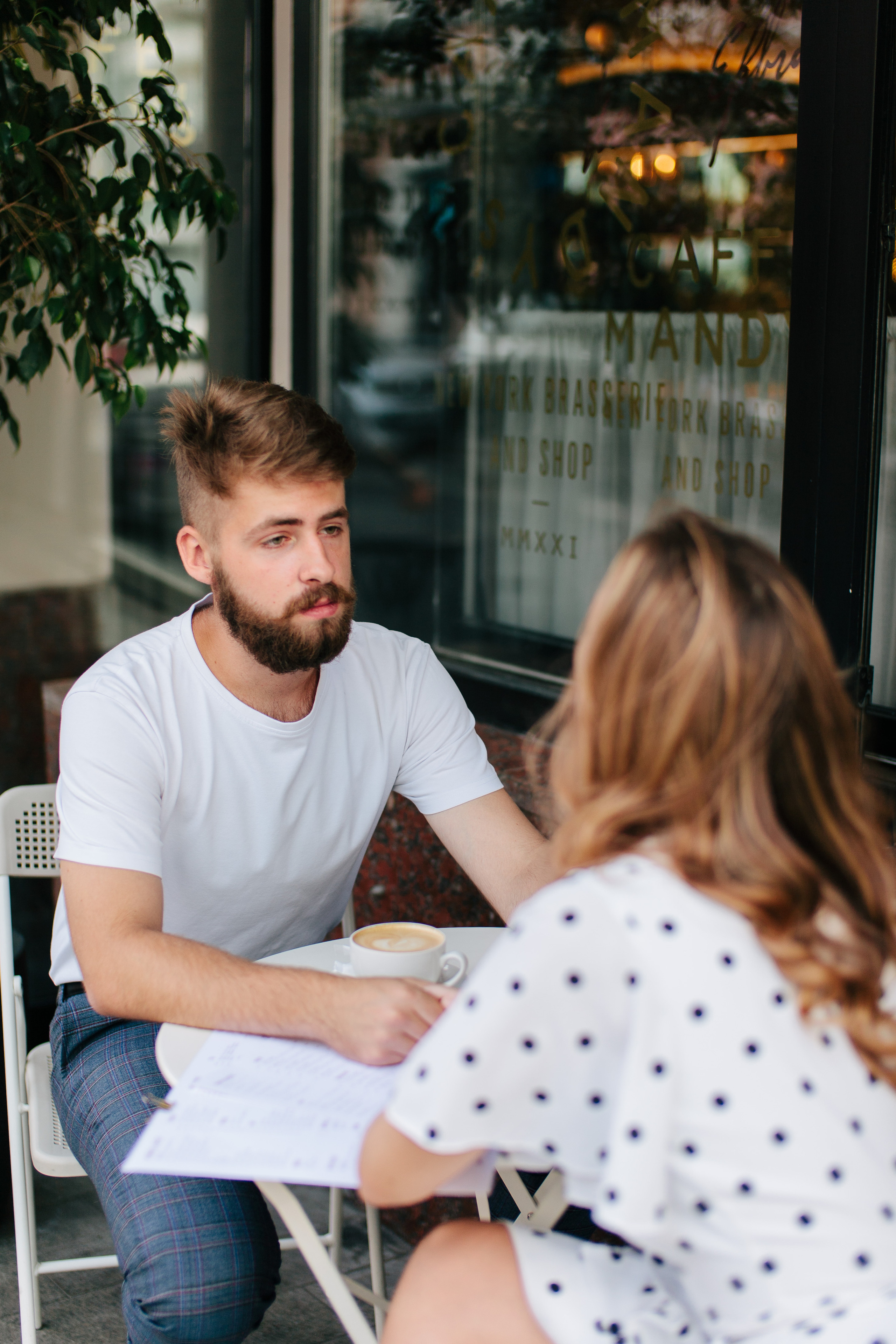 Лавстори в Москве фотограф, прогулка по Чистым Прудам, кафе Mandys