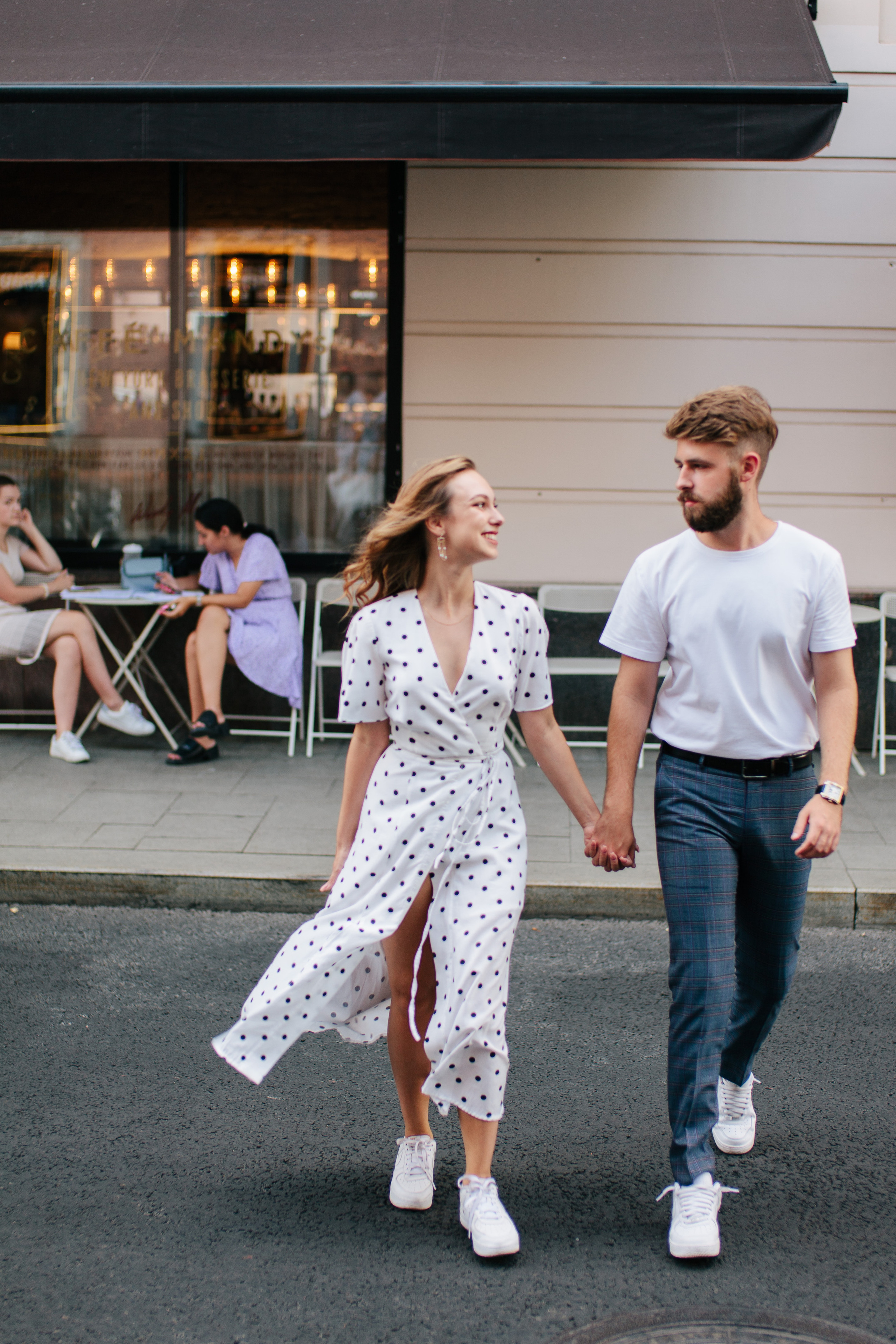 Лавстори в Москве фотограф, прогулка по Чистым Прудам, кафе Mandys